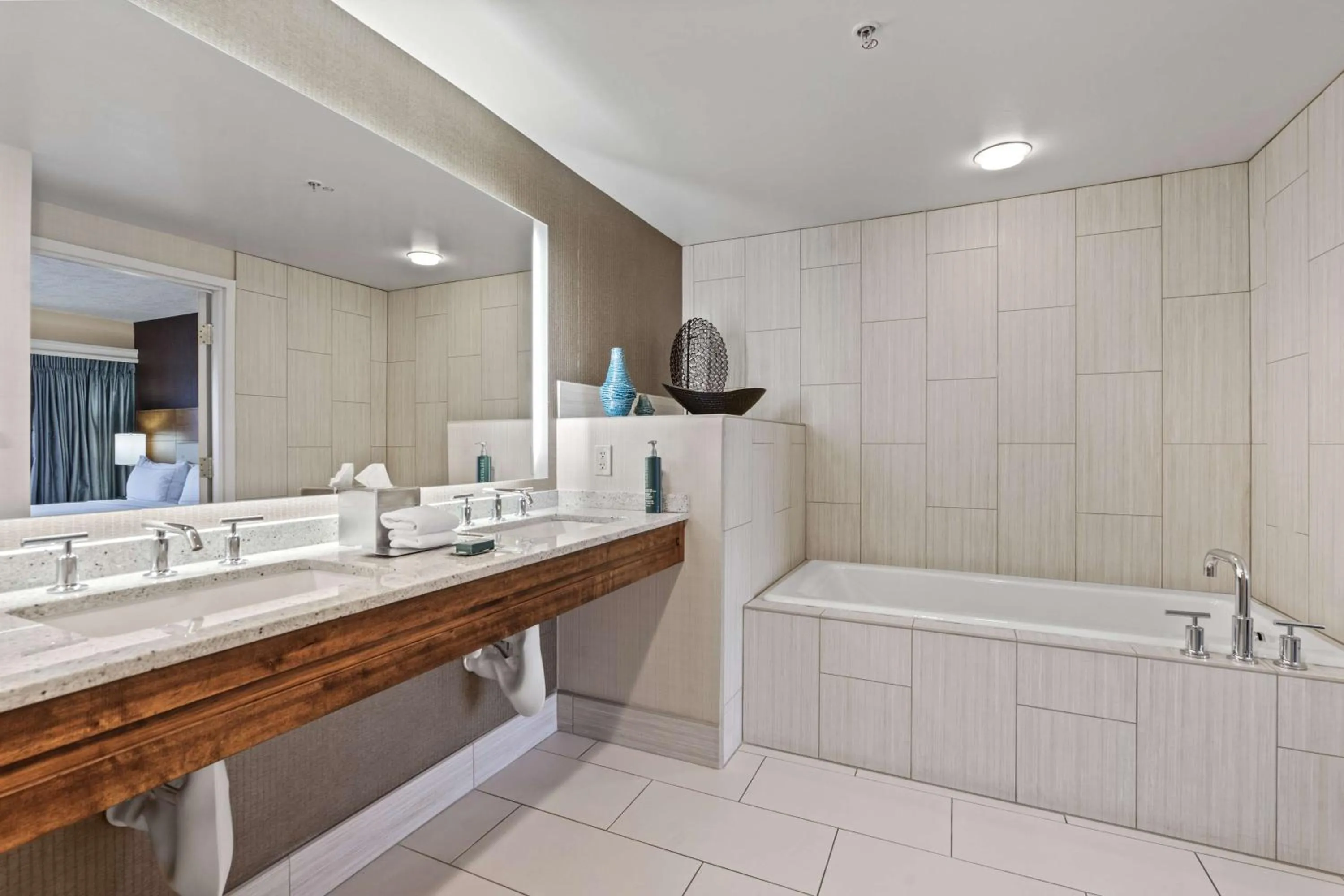 Photo of the whole room in DoubleTree by Hilton Spokane City Center