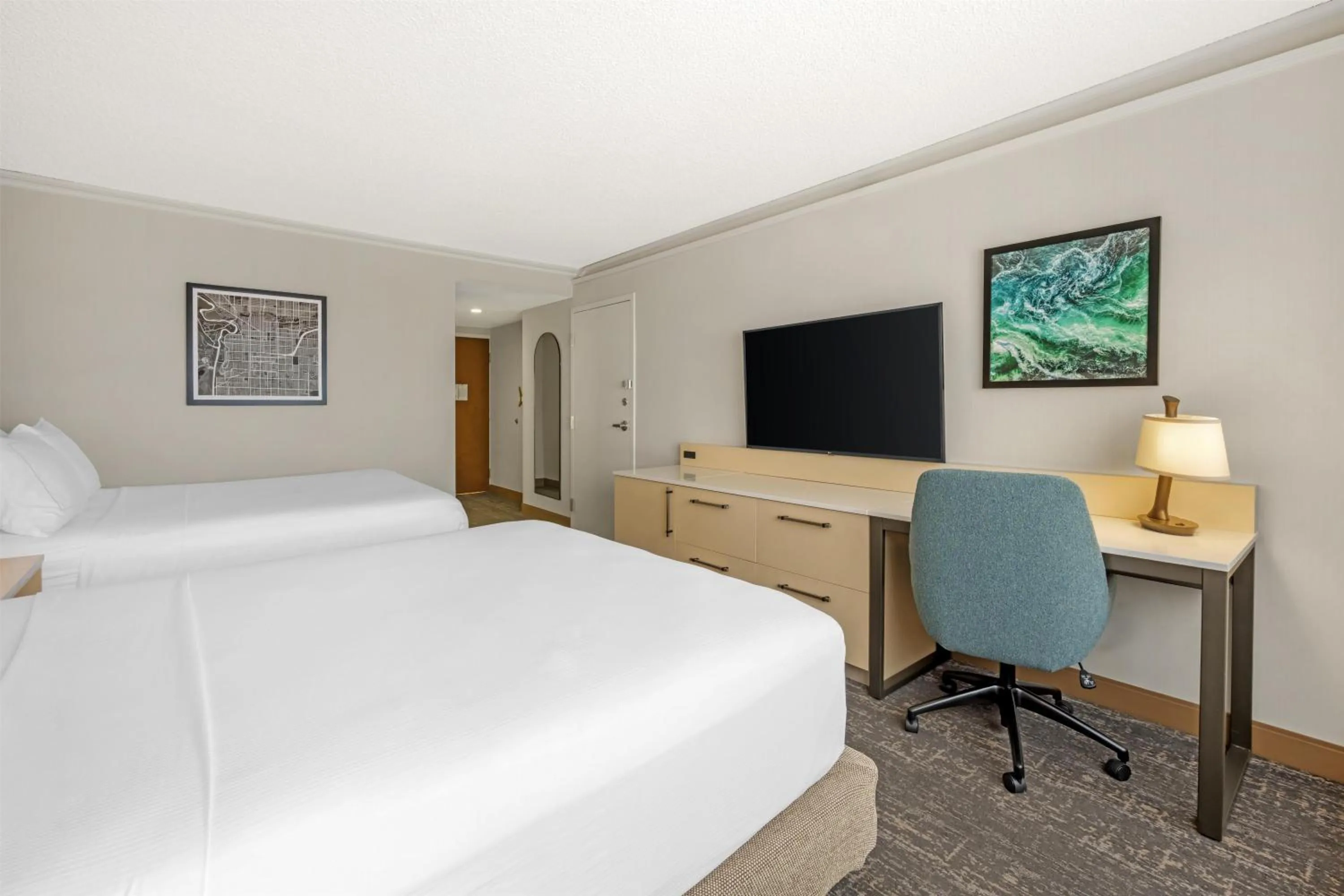 Bed in DoubleTree by Hilton Spokane City Center