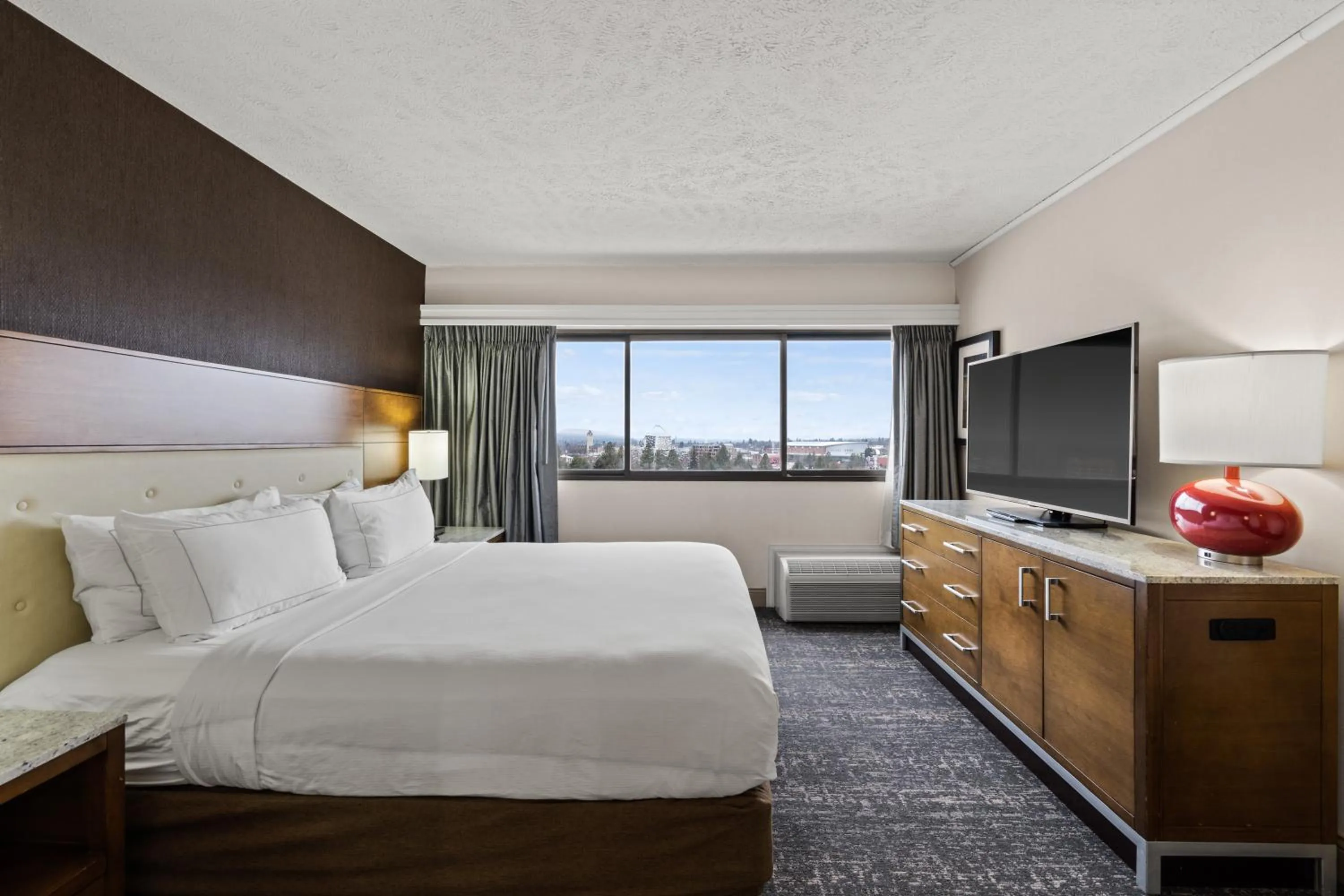 TV and multimedia, Bed in DoubleTree by Hilton Spokane City Center