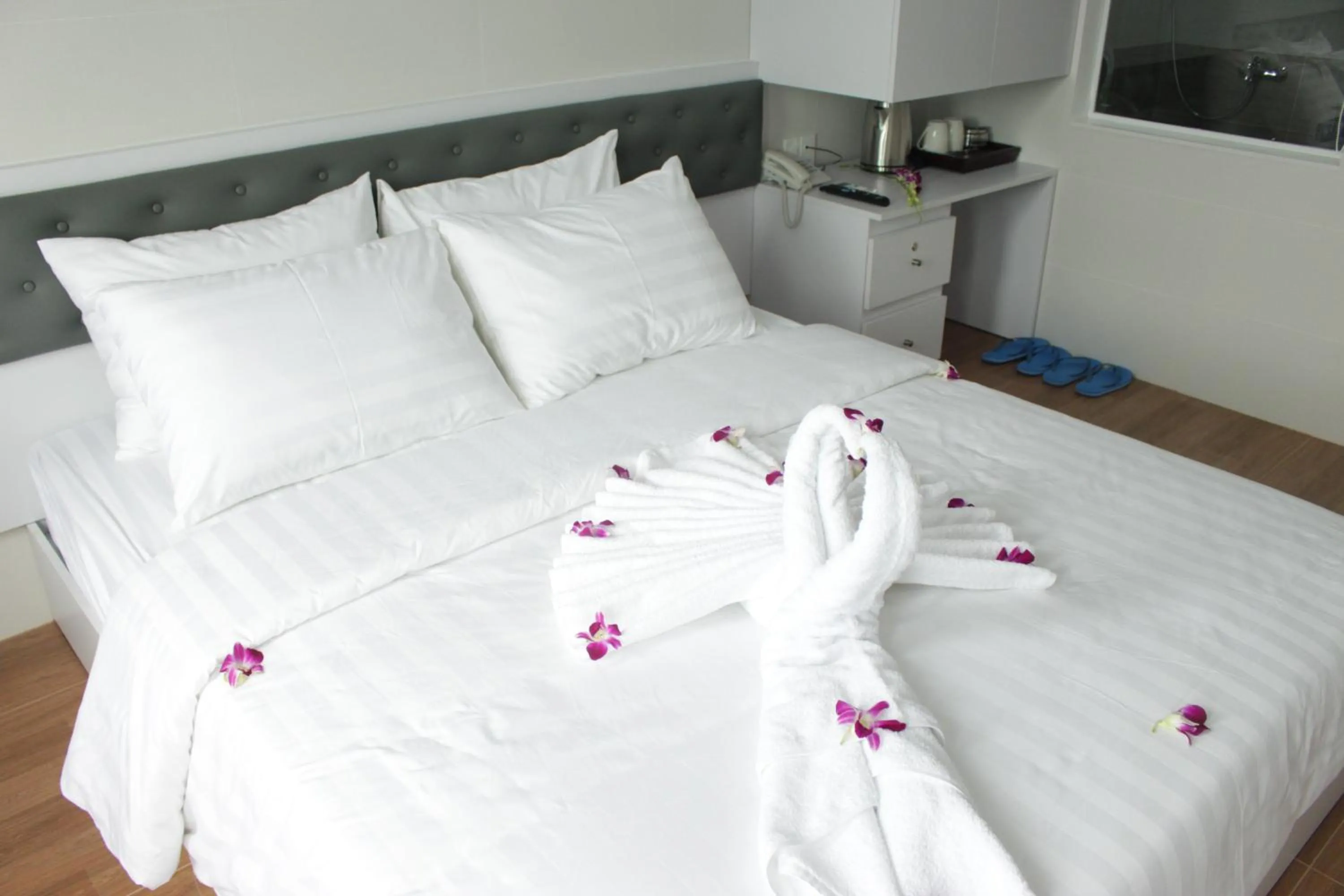 Bed in DRAGON HOTEL 1