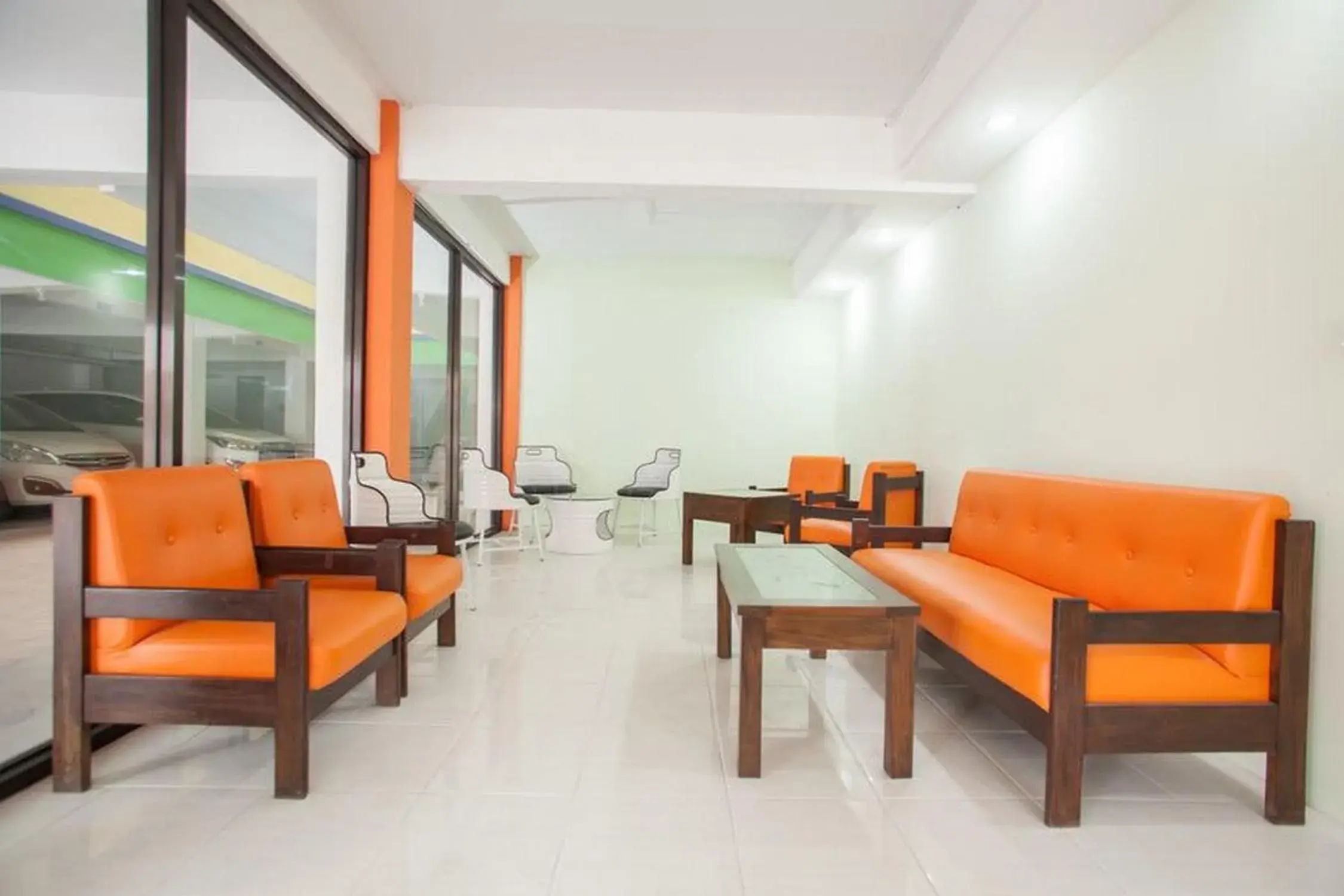 Living room, Seating Area in RedDoorz near Petra University 2