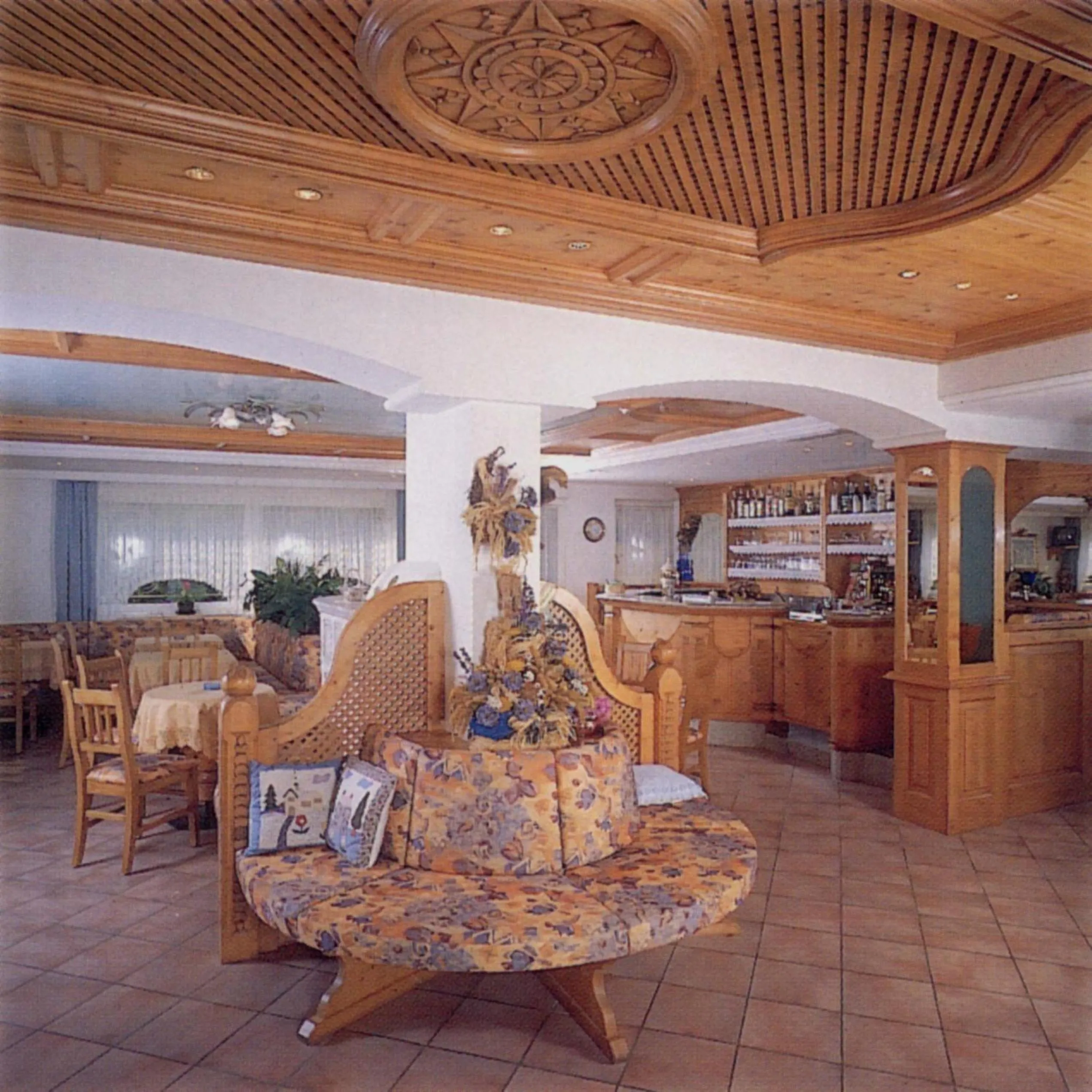 Communal lounge/ TV room in Debra Park Hotel