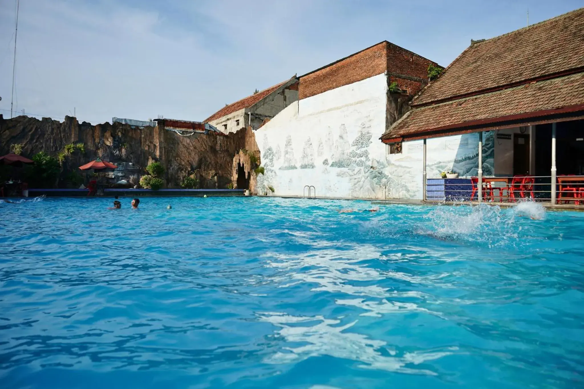Swimming pool in Berlian Abadi Hotel by Sinergi Swimming pool in Berlian Abadi Hotel by Sinergi