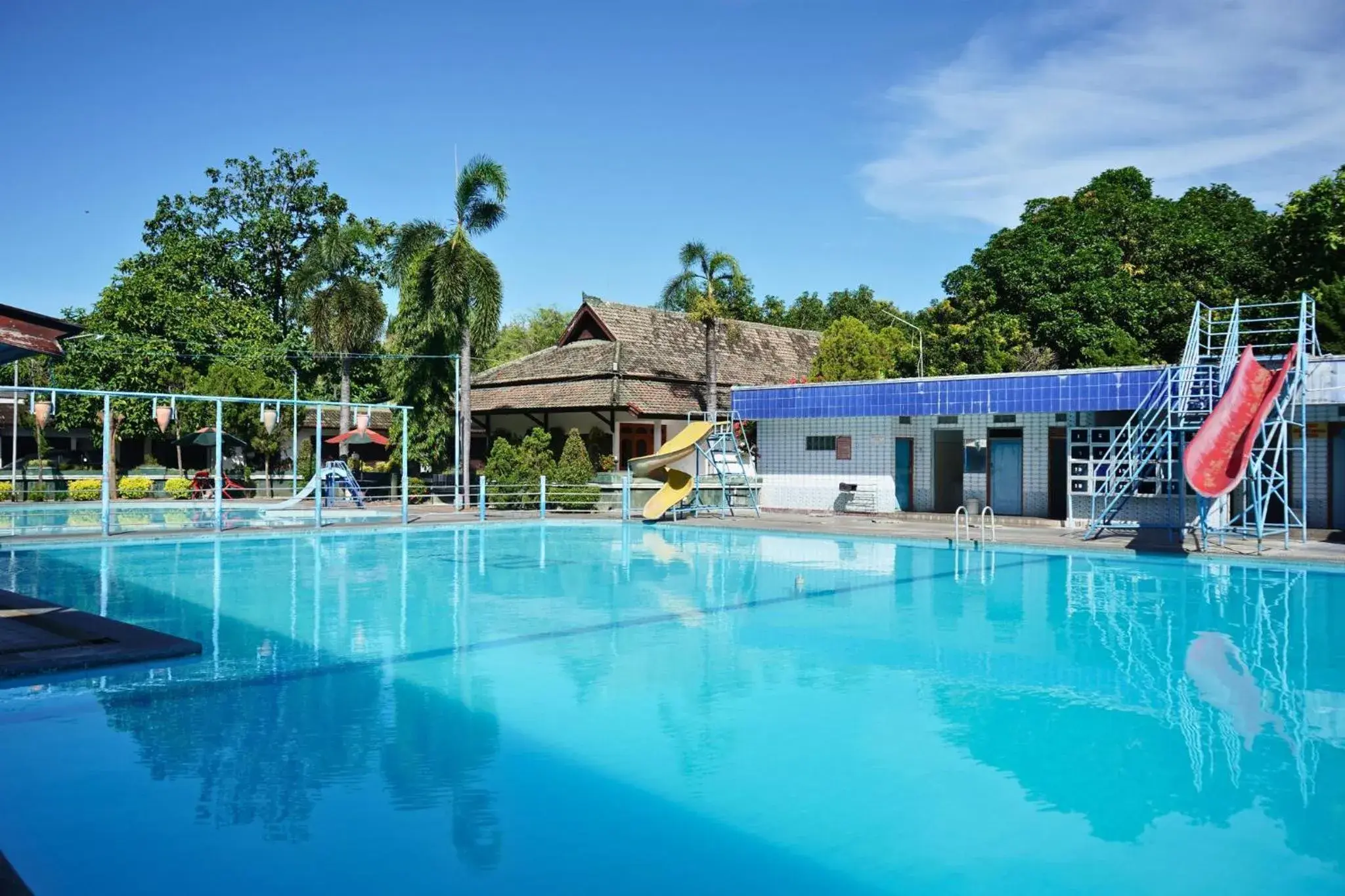 Swimming pool in Berlian Abadi Hotel by Sinergi Swimming pool in Berlian Abadi Hotel by Sinergi