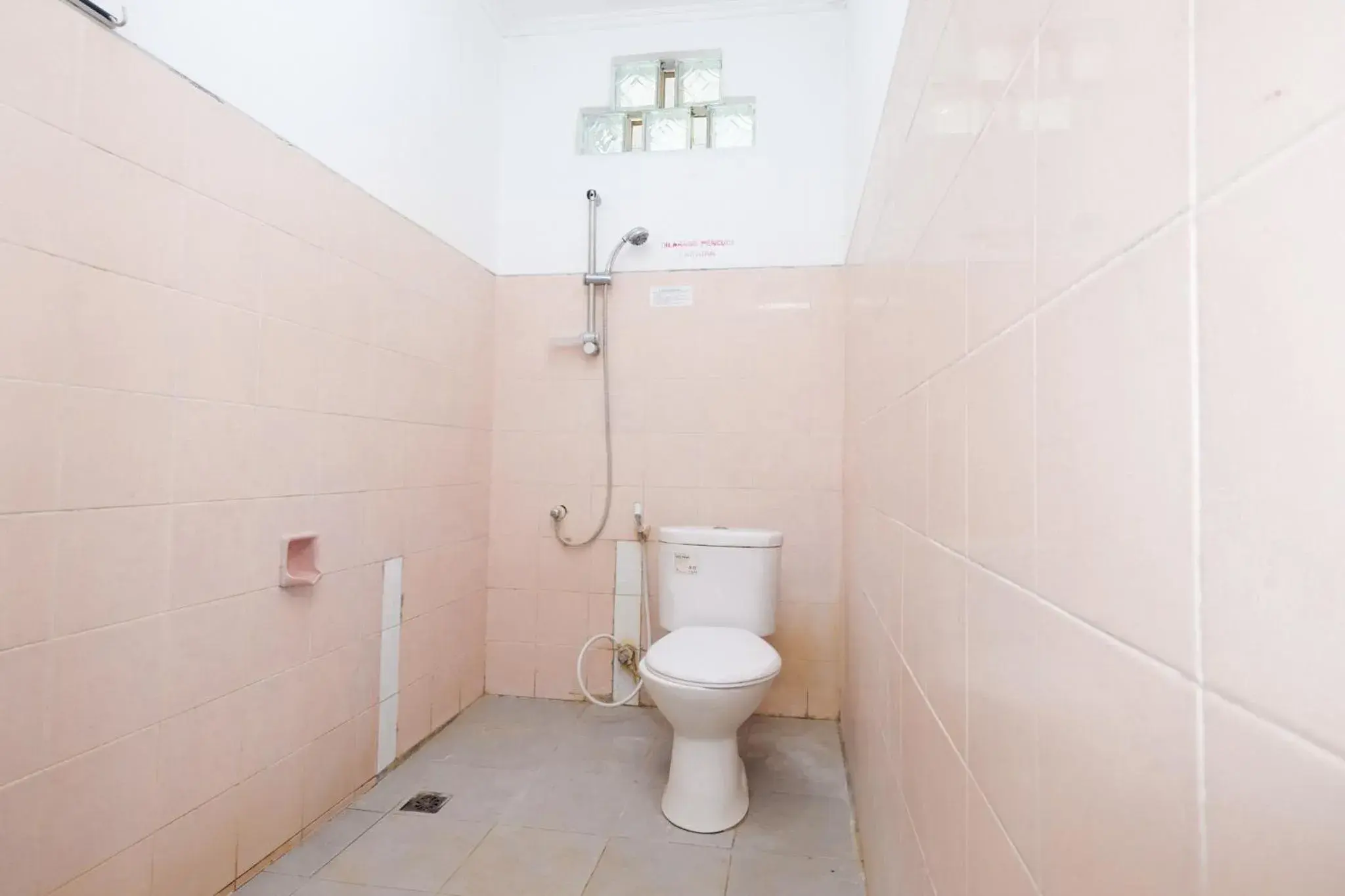 Superior Double Room in Berlian Abadi Hotel by Sinergi Superior Double Room in Berlian Abadi Hotel by Sinergi