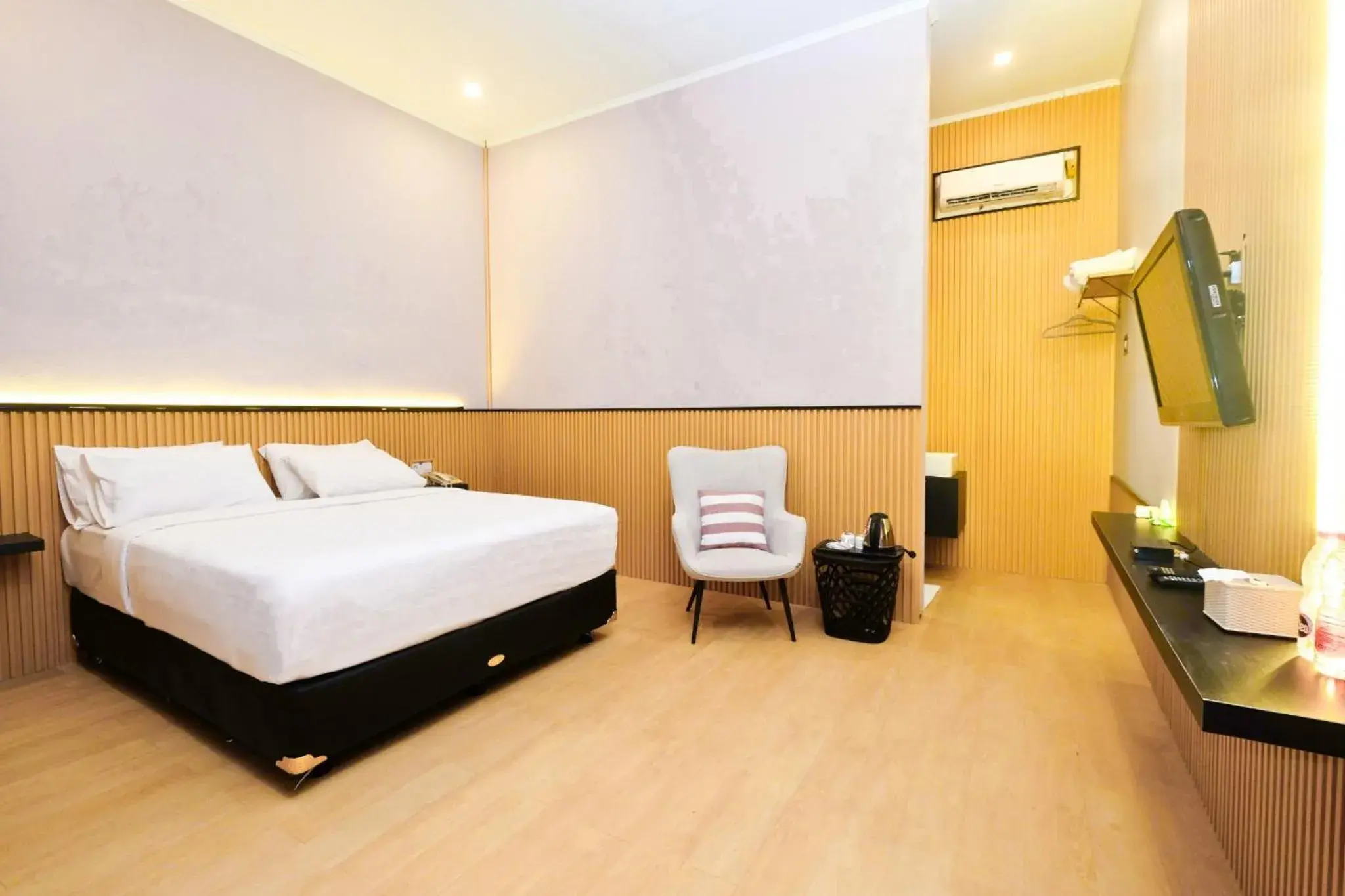 Bed in Berlian Abadi Hotel by Sinergi Bed in Berlian Abadi Hotel by Sinergi