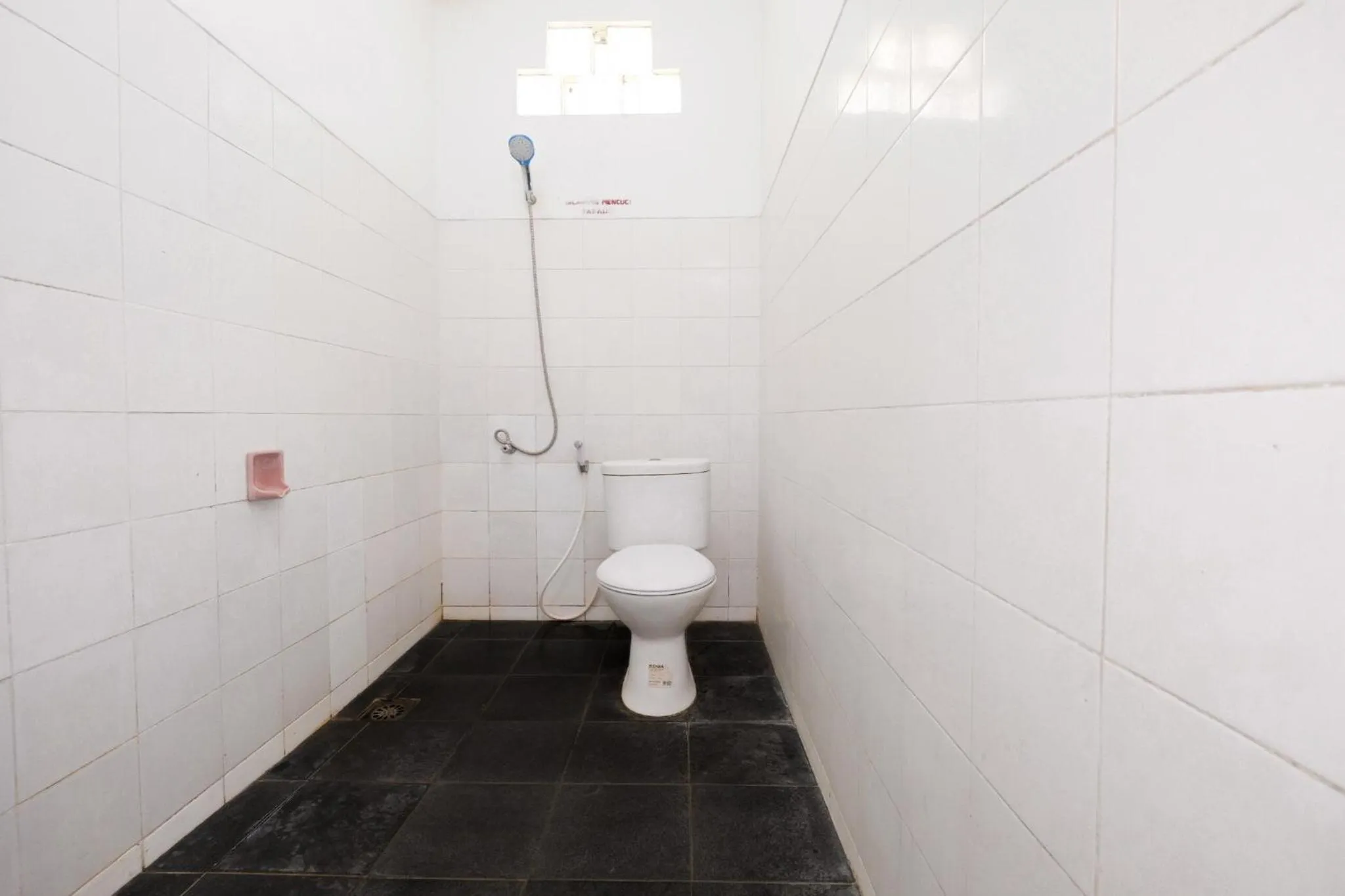 Bathroom in Berlian Abadi Hotel by Sinergi