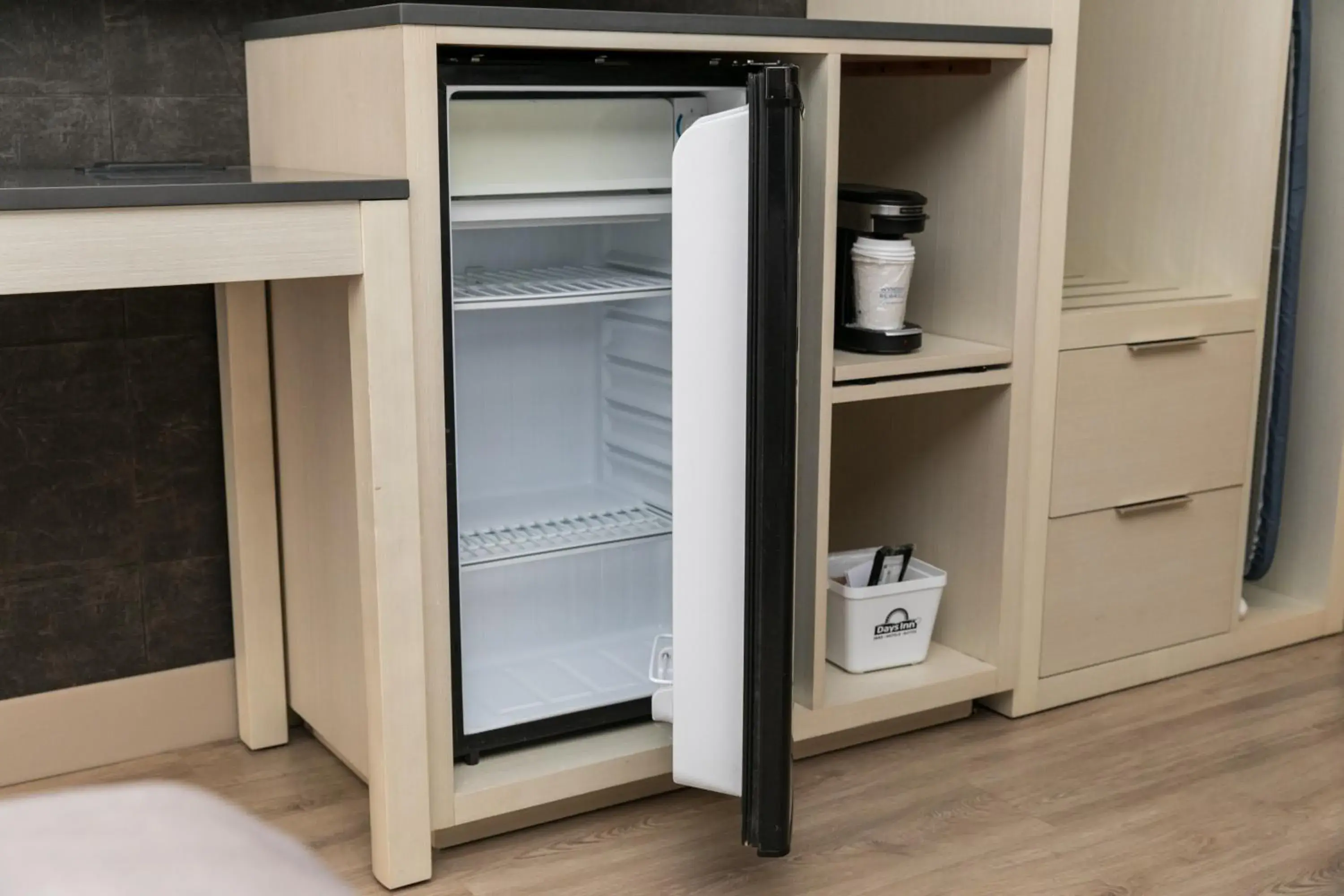 Food and drinks in Days Inn & Suites by Wyndham Edmonton Airport Food and drinks in Days Inn & Suites by Wyndham Edmonton Airport