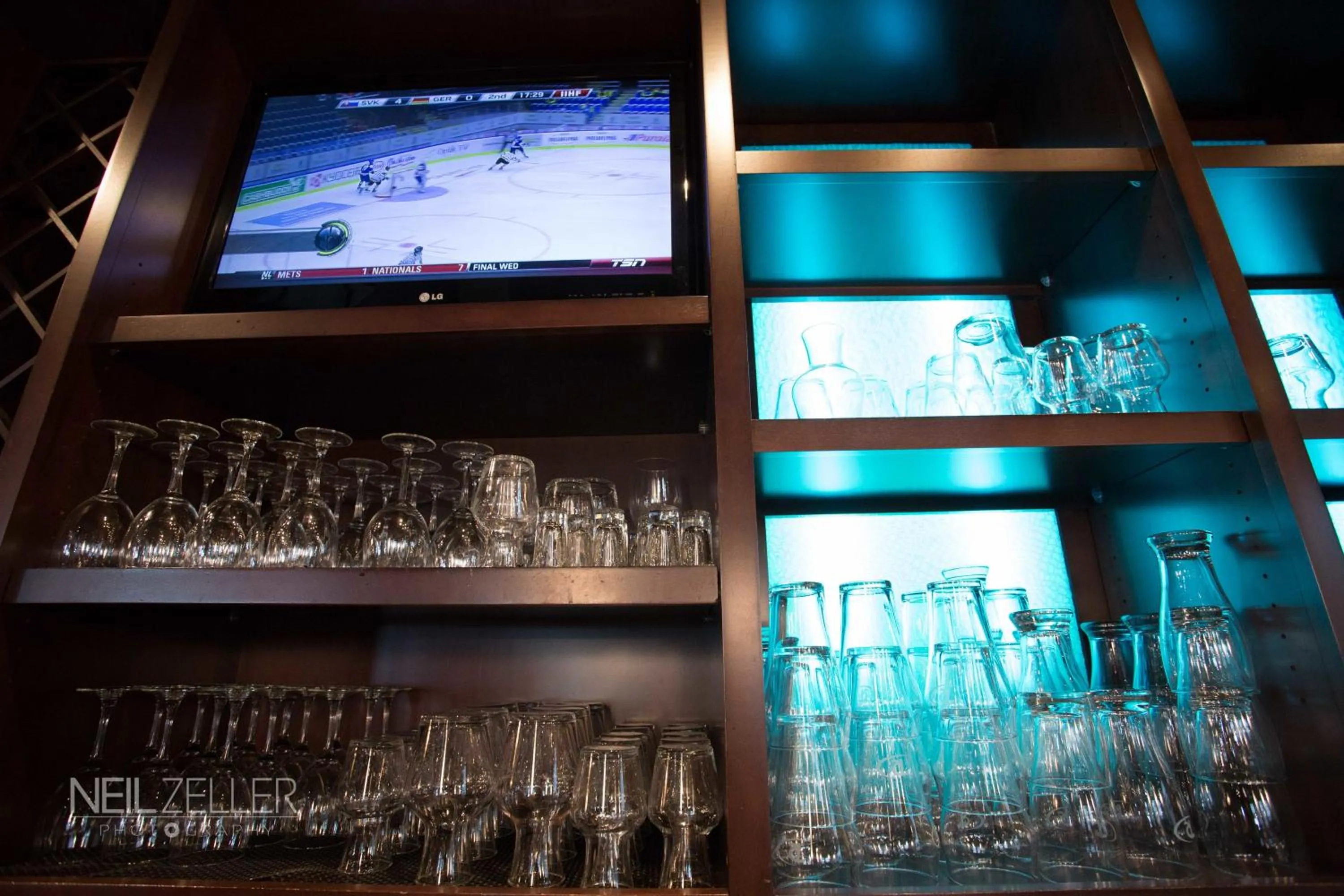 Restaurant/places to eat in Days Inn & Suites by Wyndham Edmonton Airport