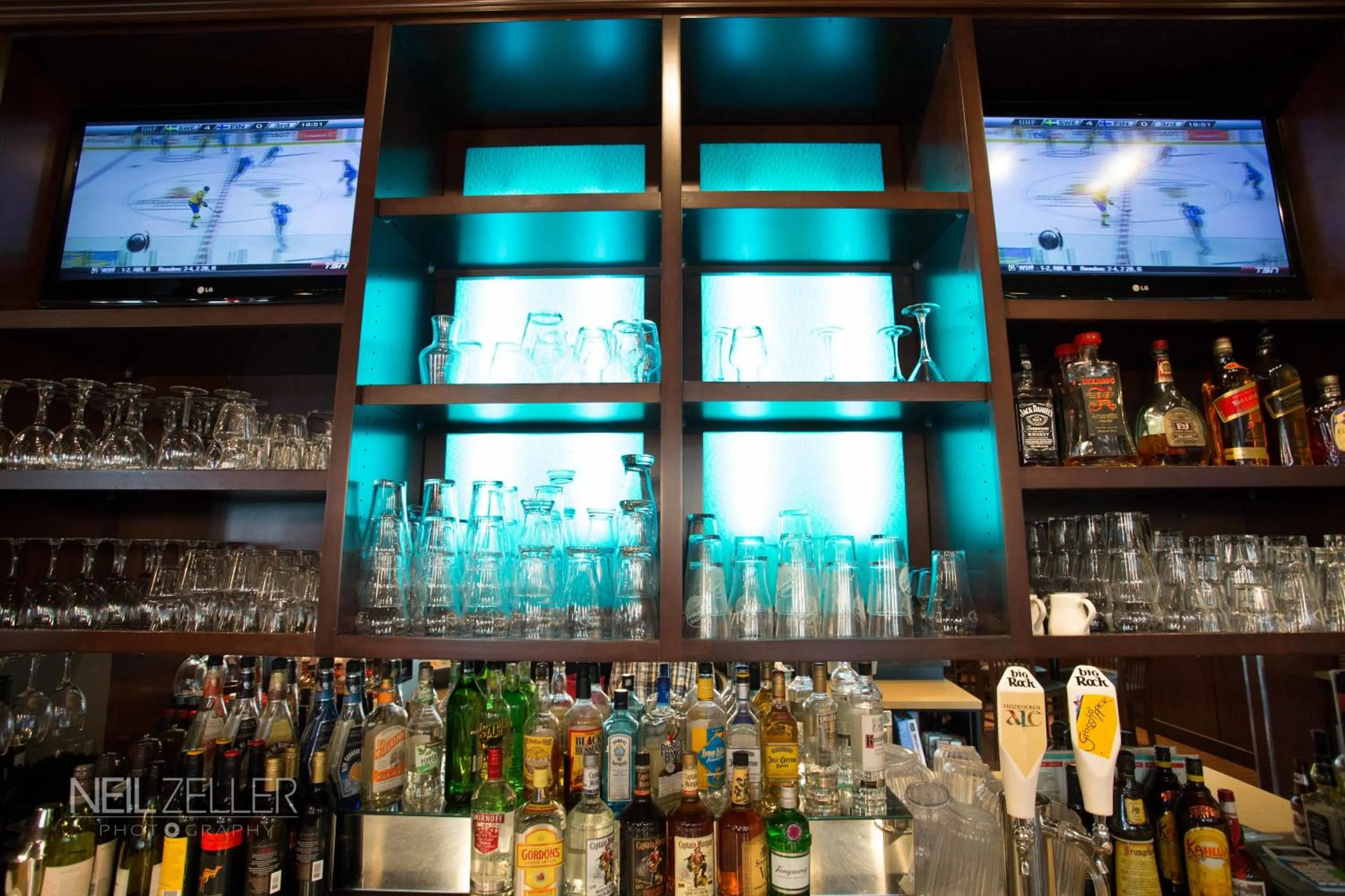 Restaurant/places to eat in Days Inn & Suites by Wyndham Edmonton Airport