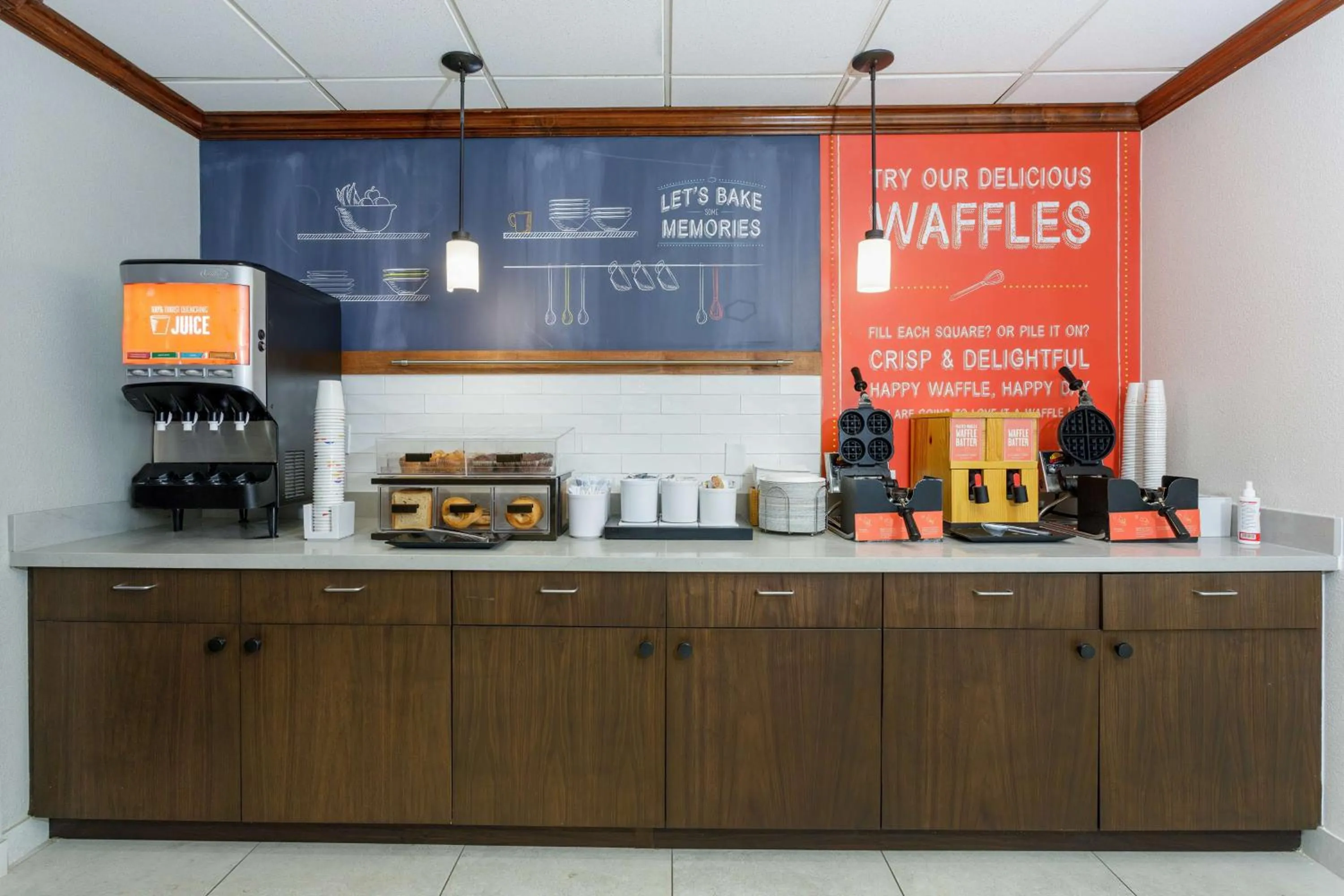 Breakfast in Hampton Inn & Suites Tallahassee I-10-Thomasville Road