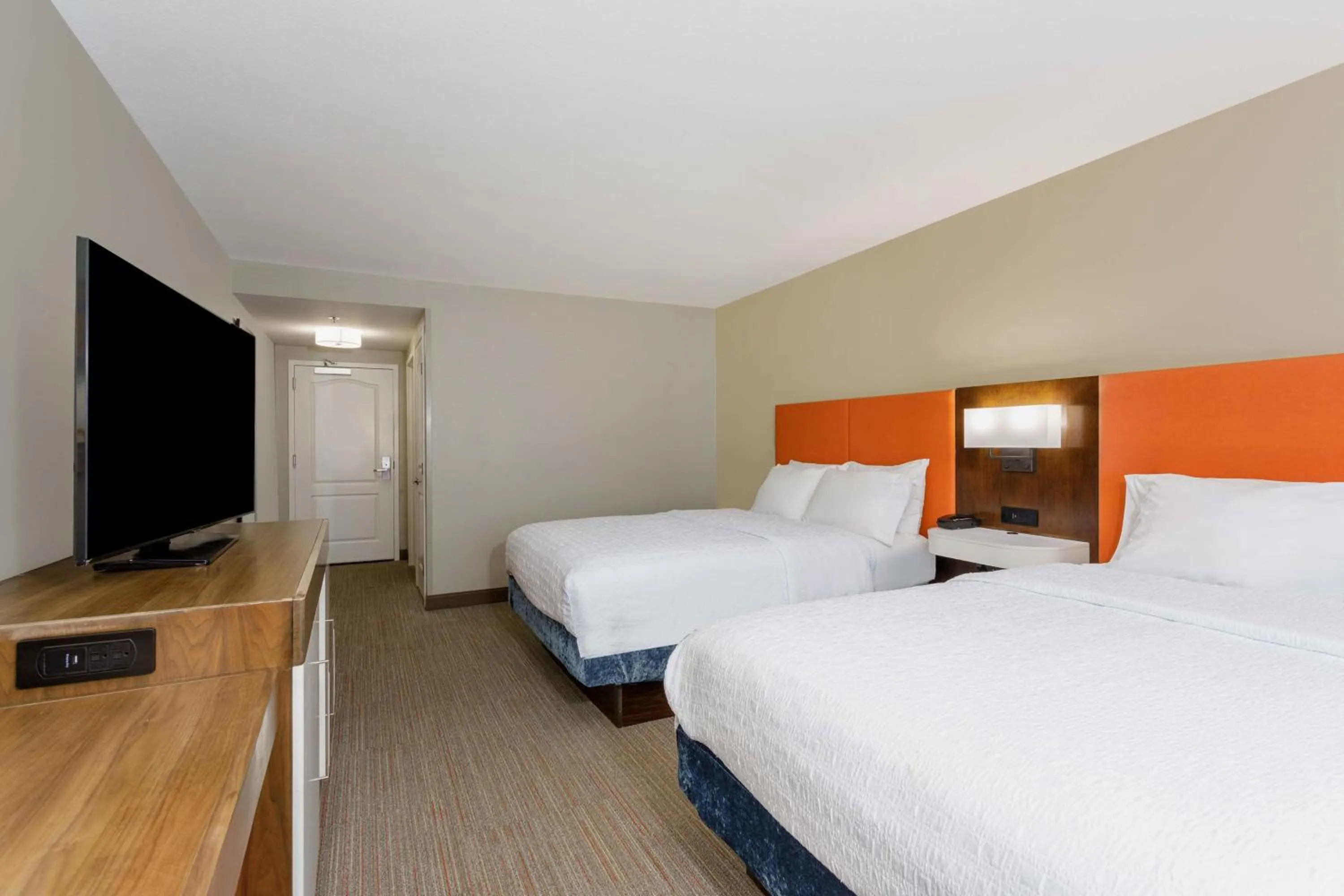 Bed in Hampton Inn & Suites Tallahassee I-10-Thomasville Road