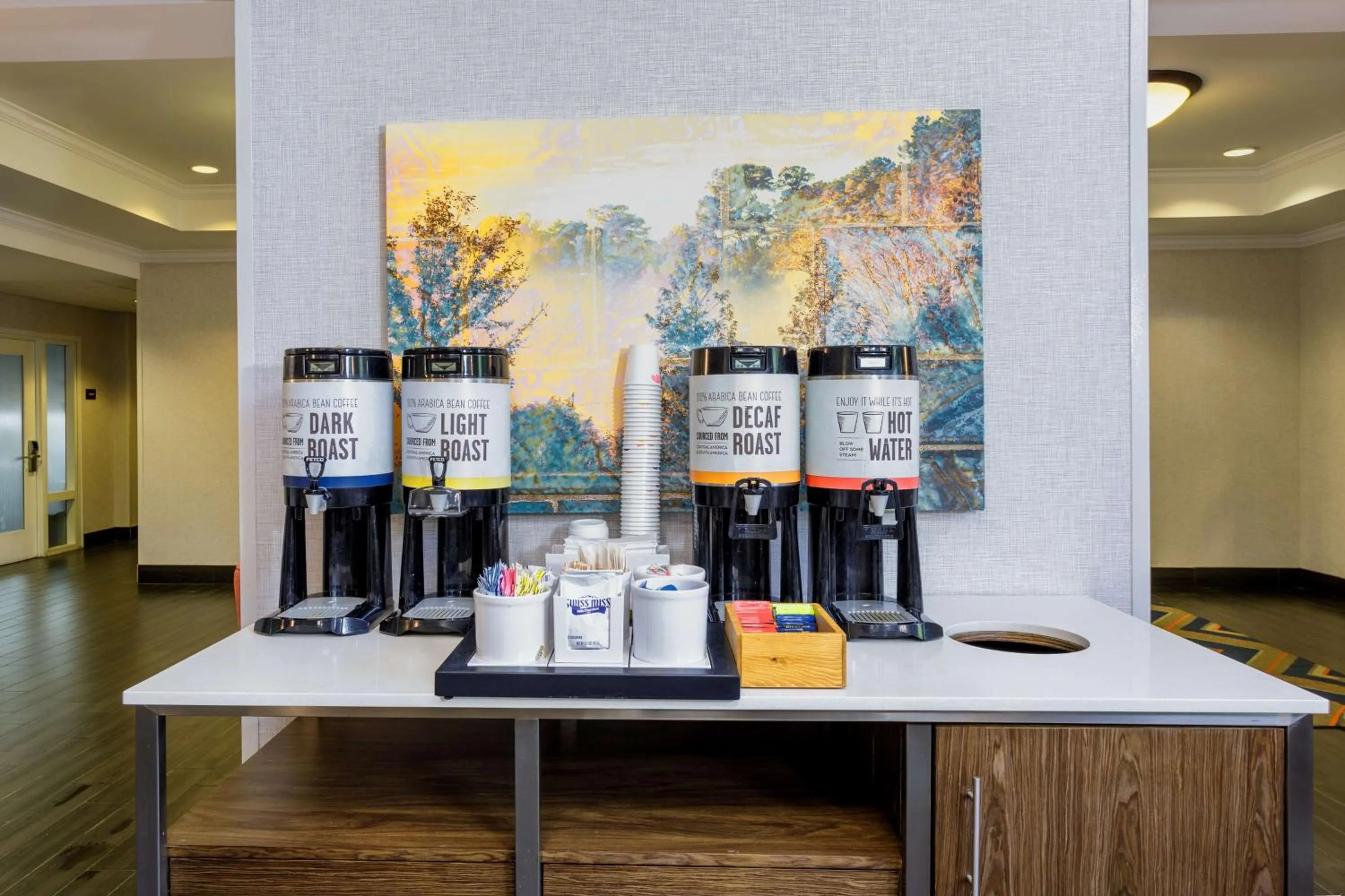 Dining area in Hampton Inn & Suites Tallahassee I-10-Thomasville Road