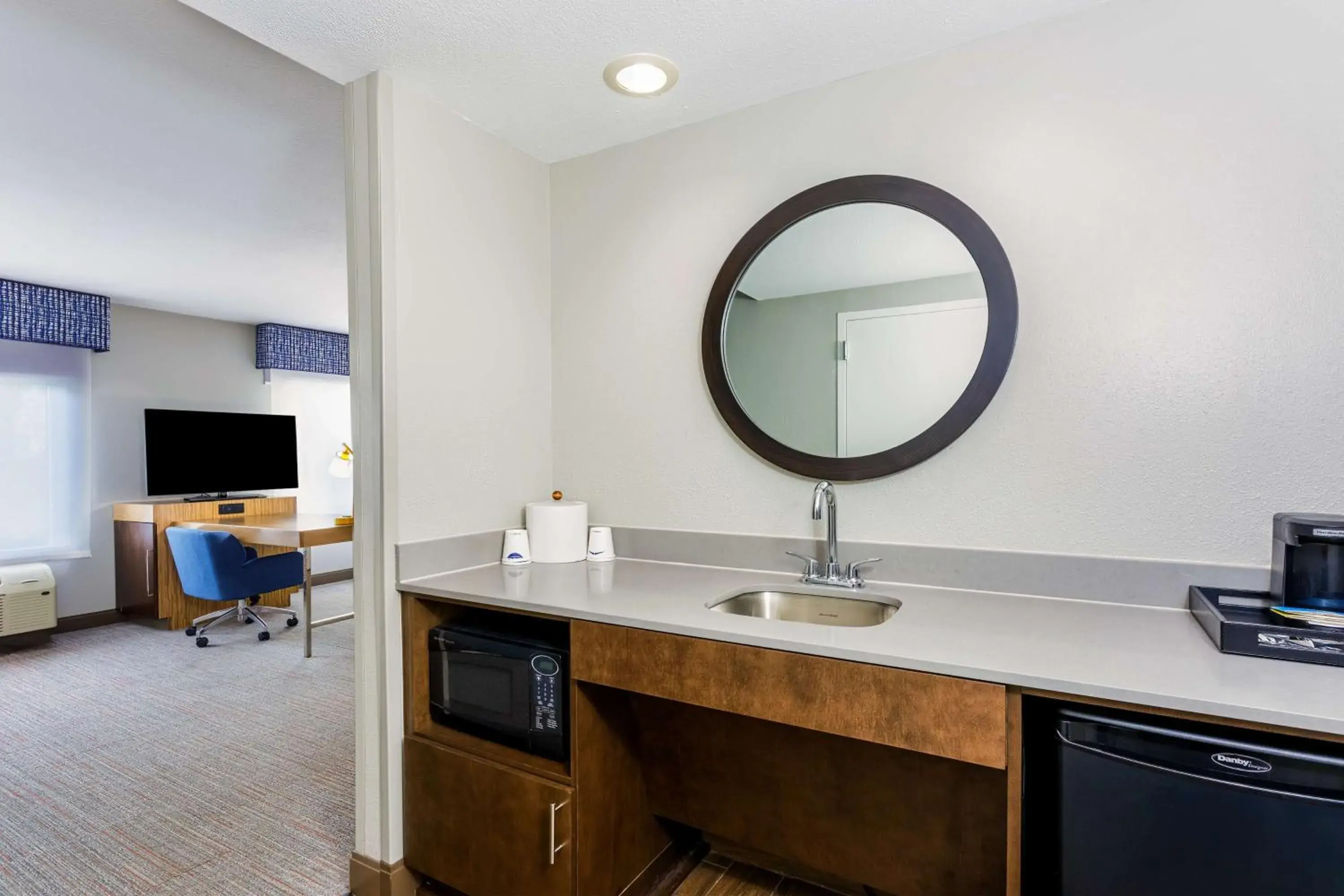 Photo of the whole room in Hampton Inn & Suites Tallahassee I-10-Thomasville Road Photo of the whole room in Hampton Inn & Suites Tallahassee I-10-Thomasville Road