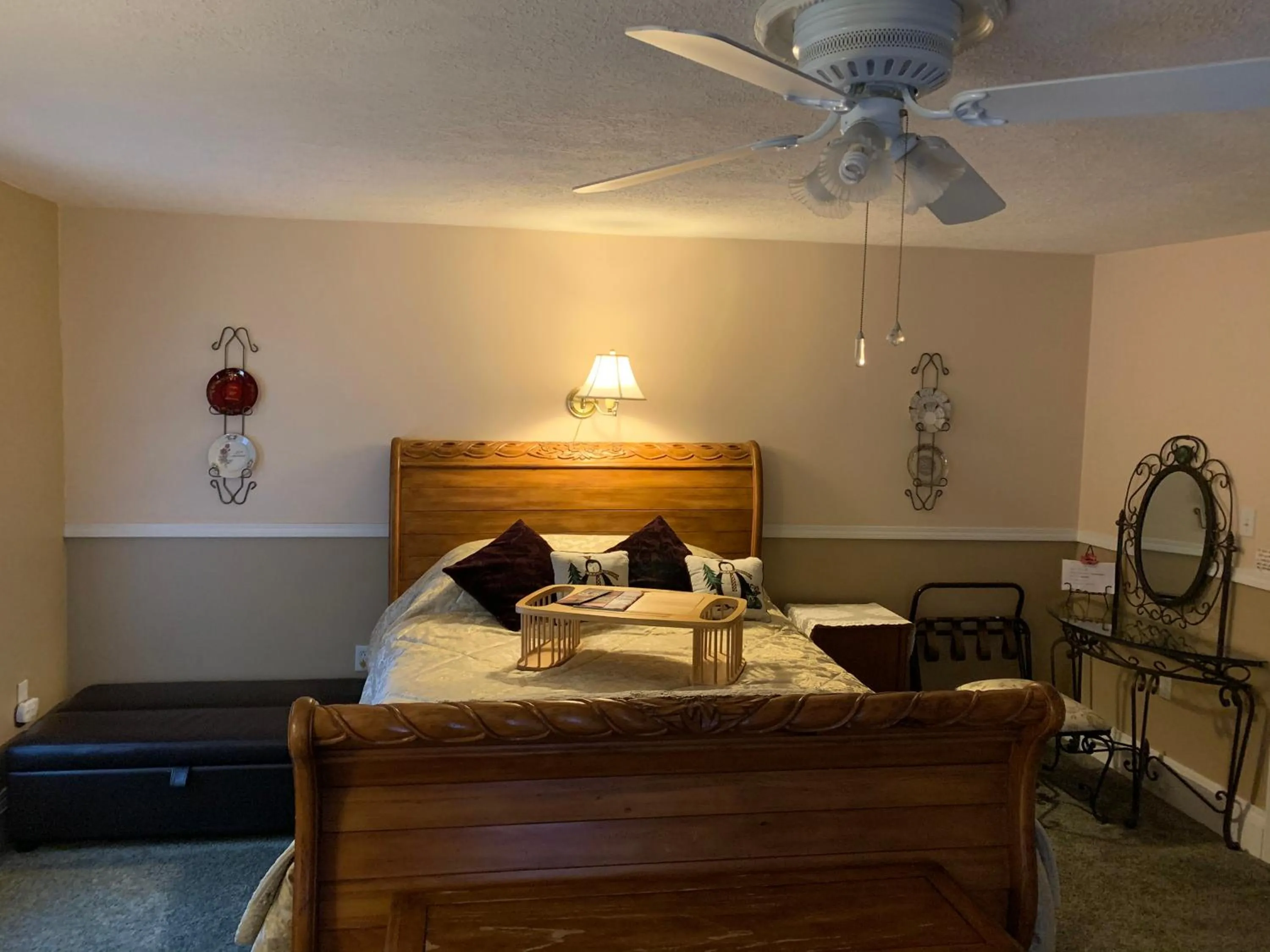 Queen Room in Emerald Necklace Inn Bed and Breakfast