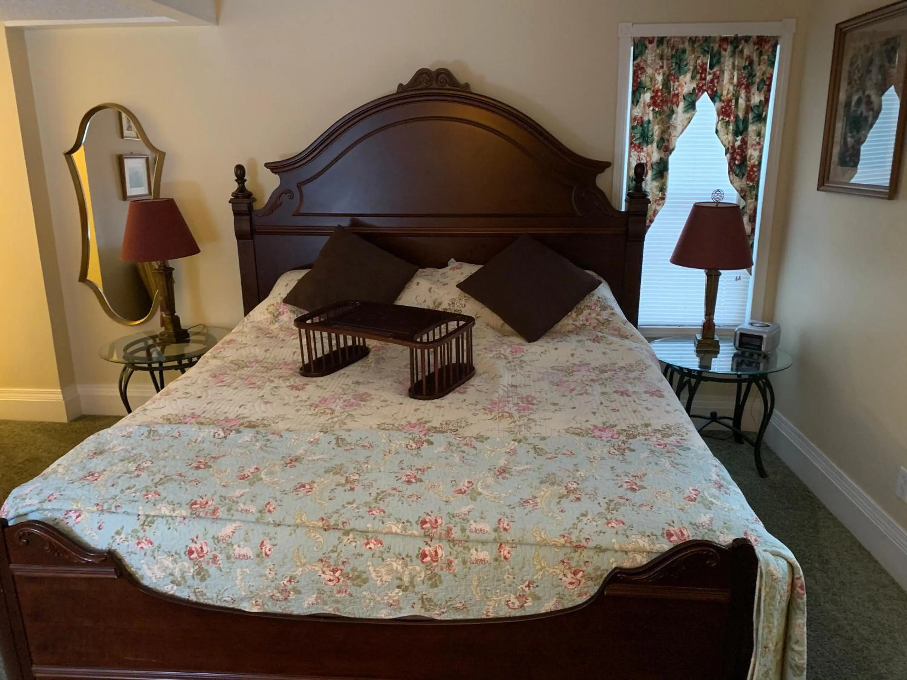 King Room in Emerald Necklace Inn Bed and Breakfast