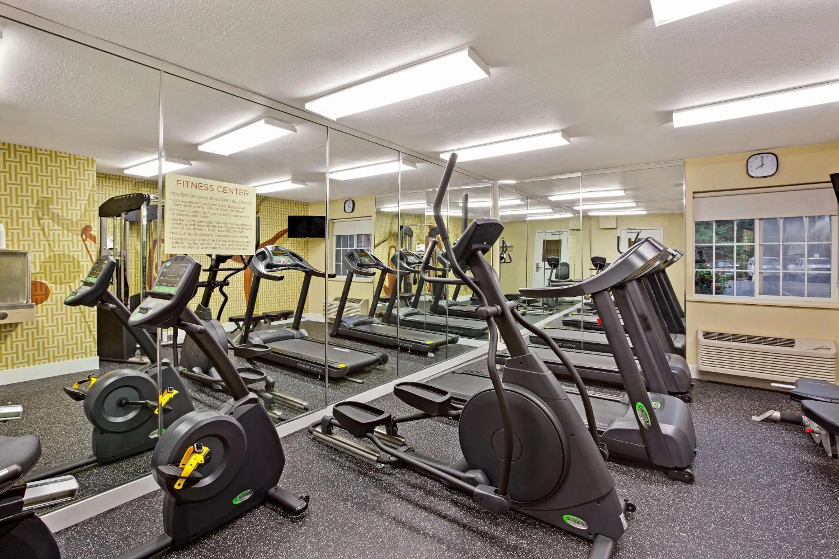 Fitness centre/facilities in MainStay Suites Charlotte - Executive Park