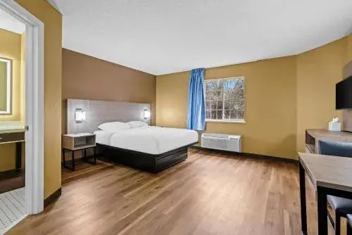 Standard Queen Room - Non-Smoking in Suburban Studios Charlotte - Executive Park Standard Queen Room - Non-Smoking in Suburban Studios Charlotte - Executive Park