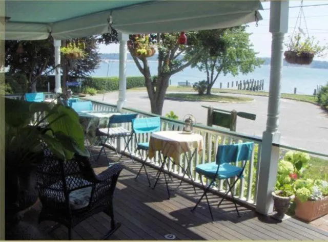 The Stirling House Waterfront Inn Greenport