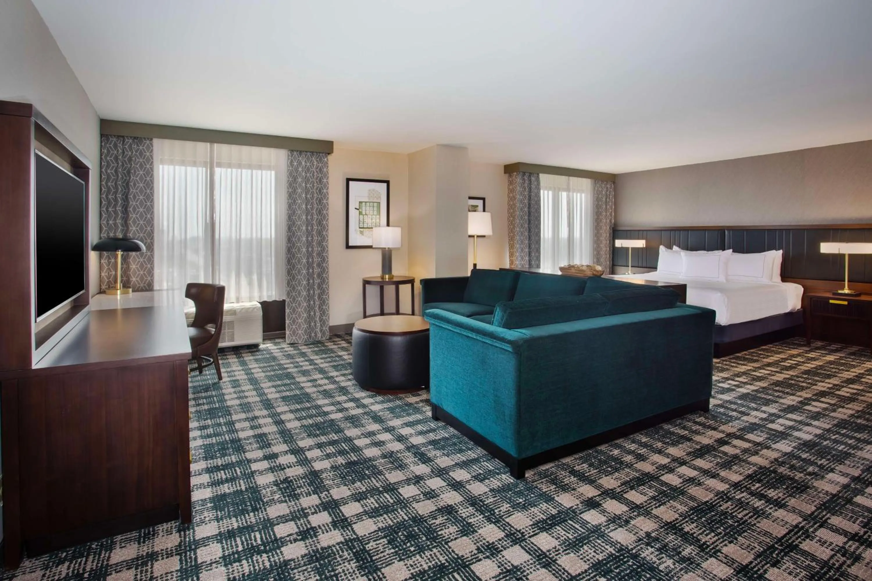 Bed in DoubleTree by Hilton Lansing