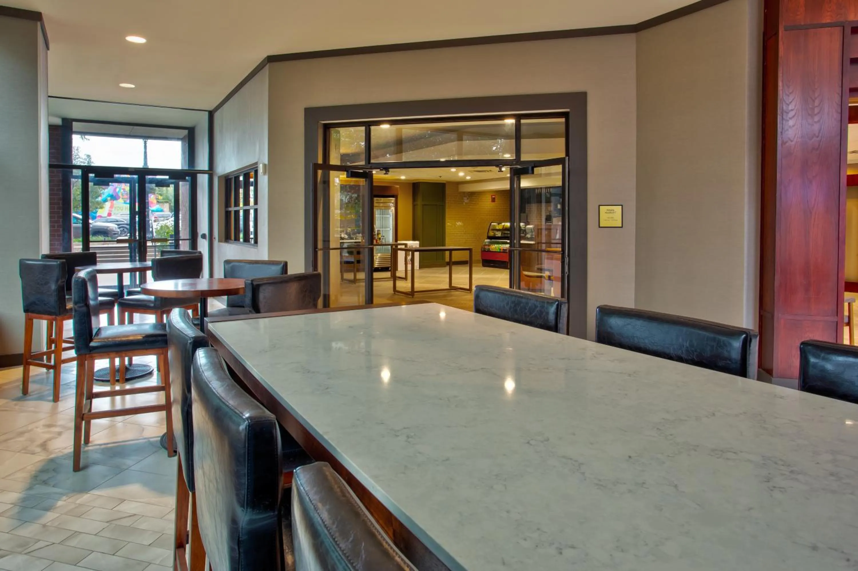 Seating area in DoubleTree by Hilton Lansing
