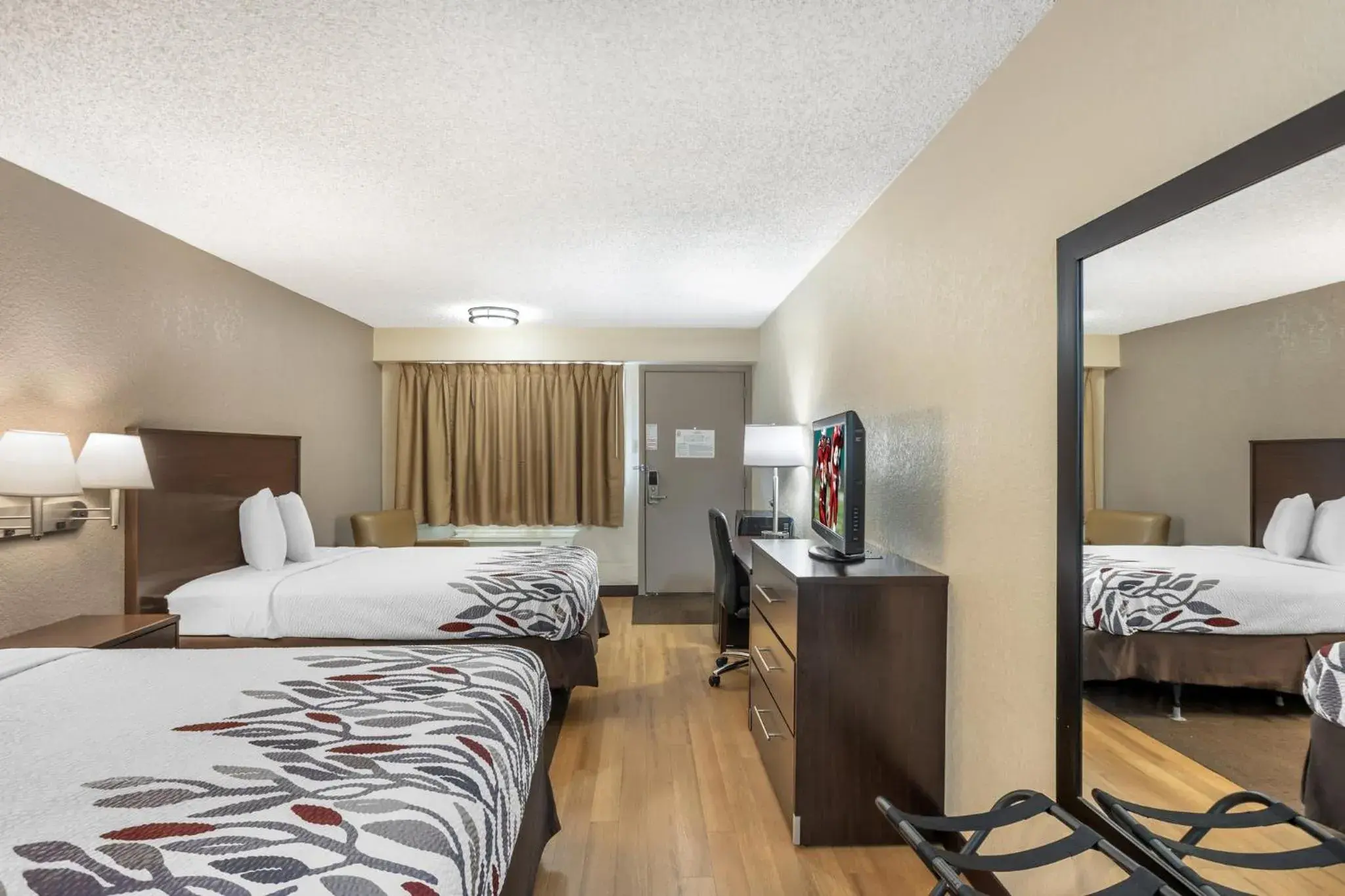 Photo of the whole room, Bed in Red Roof Inn Danville, PA Photo of the whole room, Bed in Red Roof Inn Danville, PA
