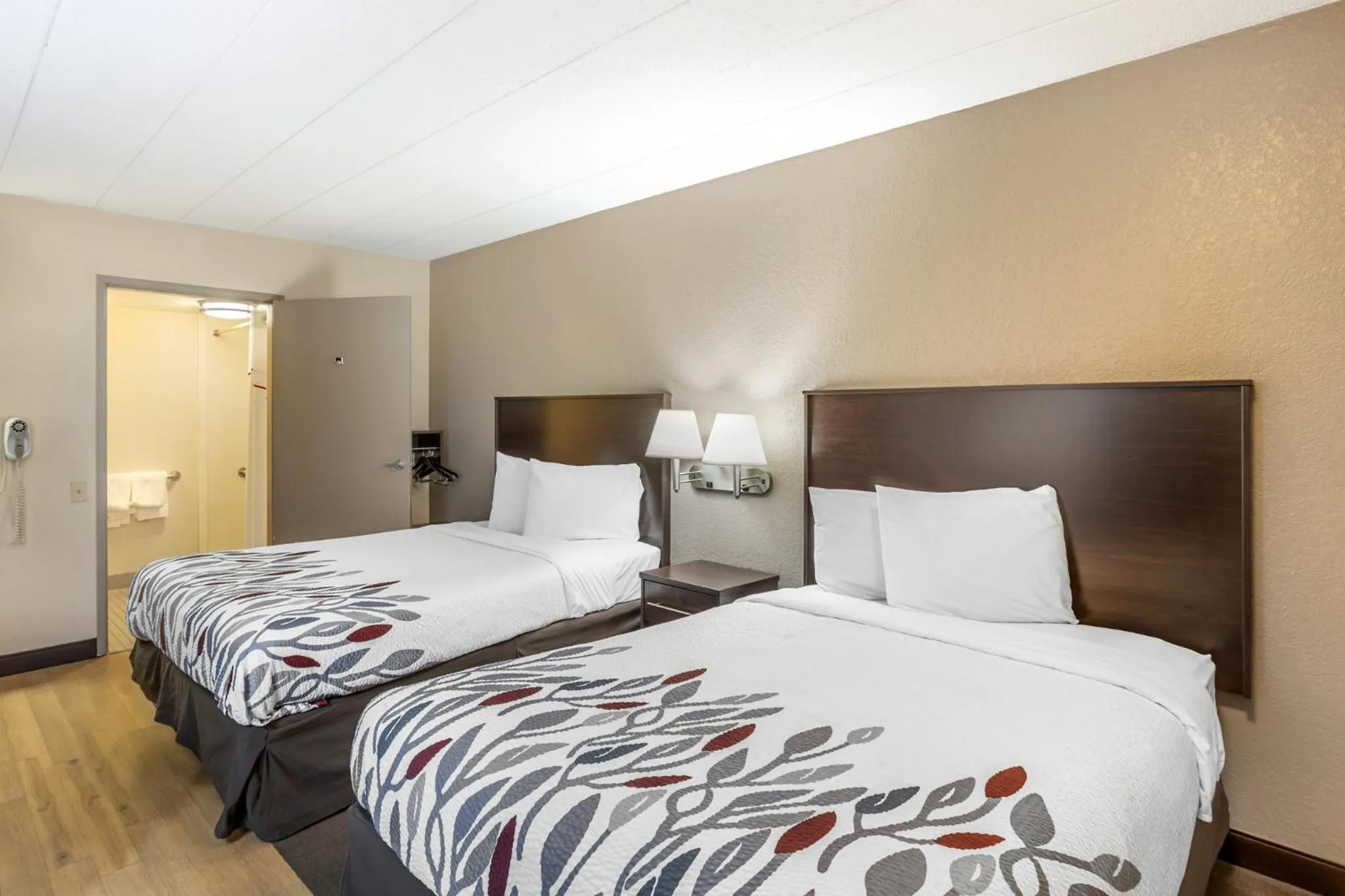 Photo of the whole room, Bed in Red Roof Inn Danville, PA