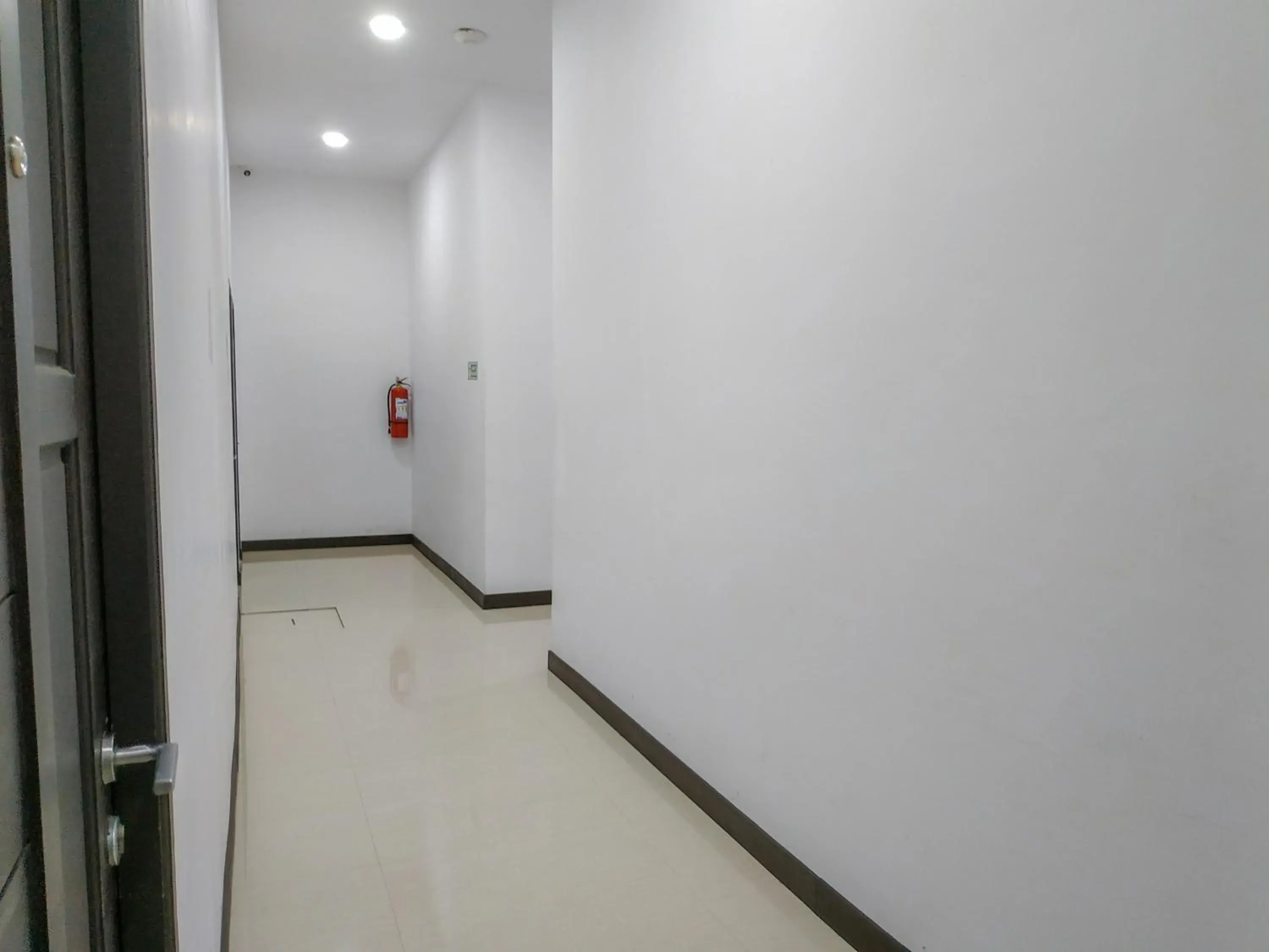 Deluxe Queen Room in Cattail Guest House Pontianak Deluxe Queen Room in Cattail Guest House Pontianak