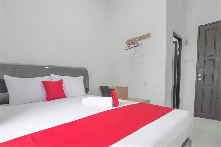 Bedroom, Bed in Cattail Guest House Pontianak