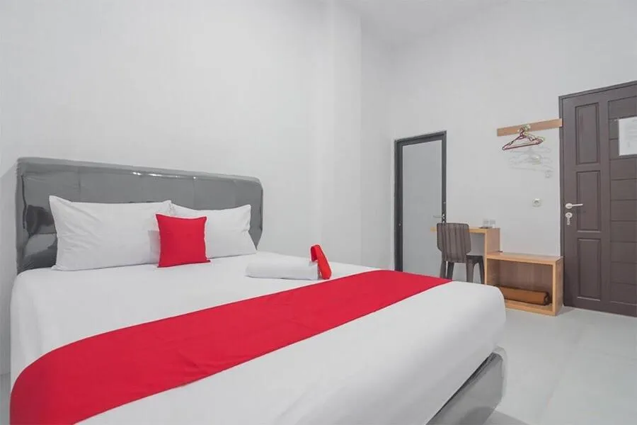 Bedroom, Bed in Cattail Guest House Pontianak