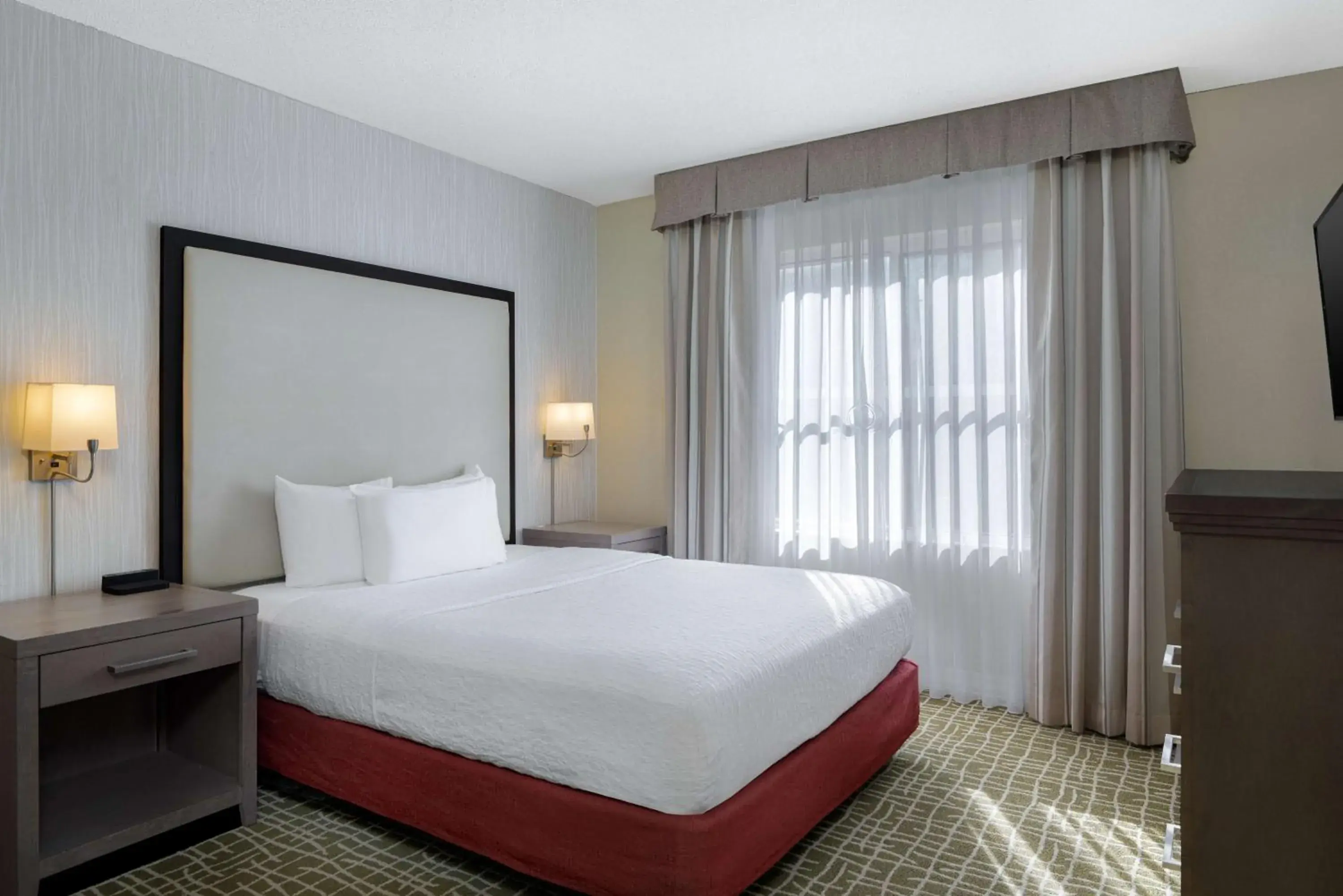 Bed in Homewood Suites by Hilton Tallahassee Bed in Homewood Suites by Hilton Tallahassee