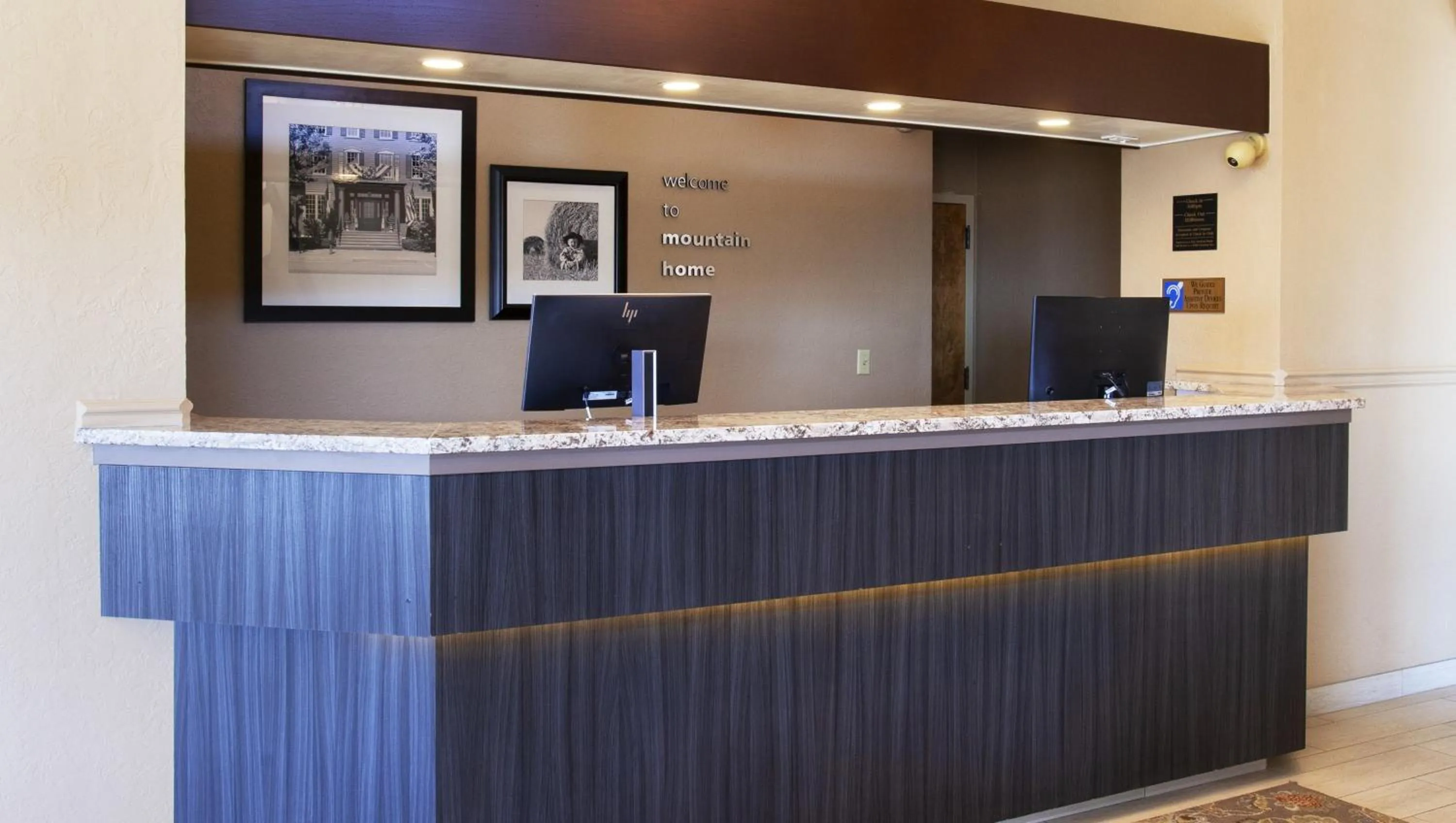 Lobby or reception in Mountain Home Inn
