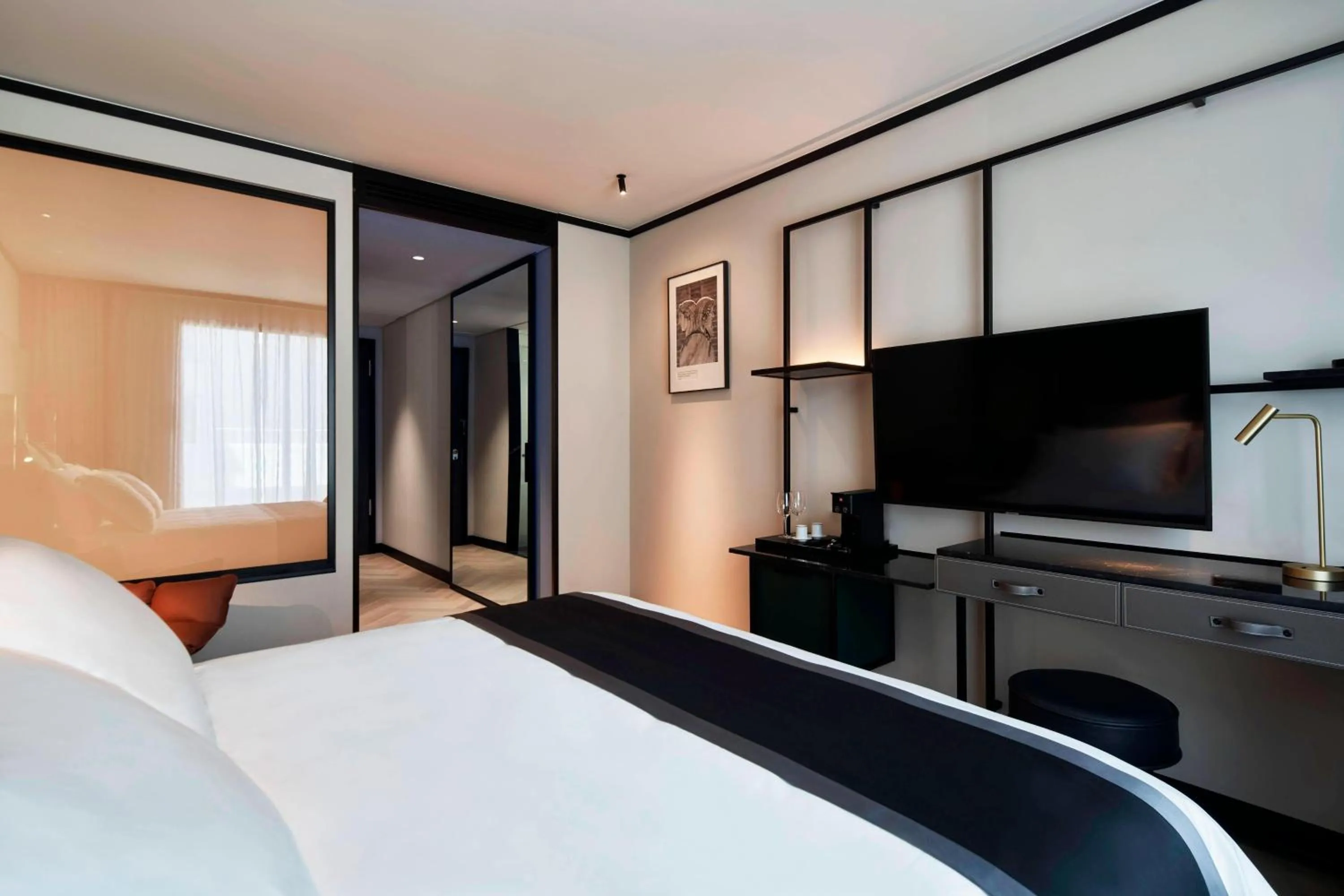 Photo of the whole room, Bed in Academias Hotel, Autograph Collection