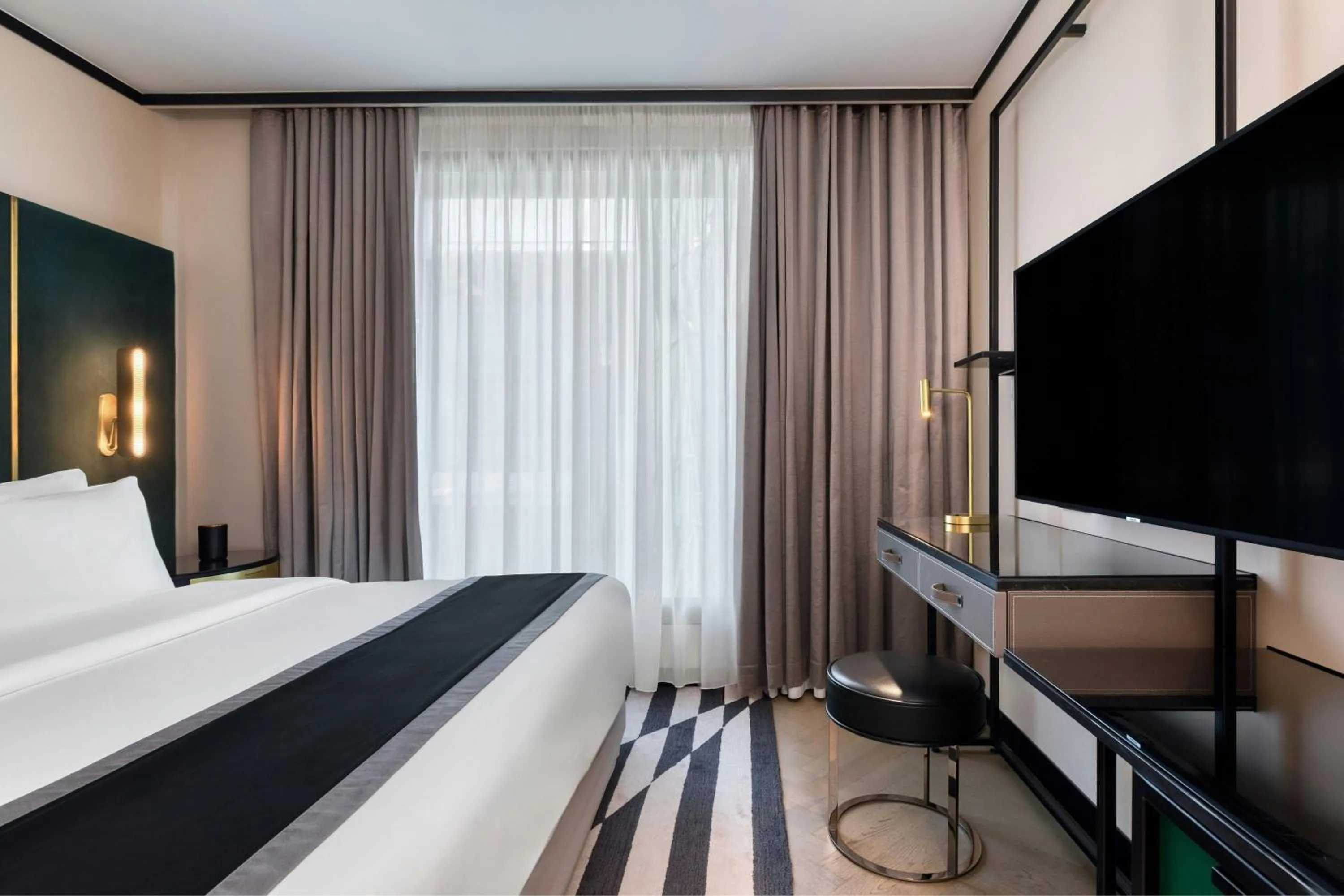 Photo of the whole room, Bed in Academias Hotel, Autograph Collection