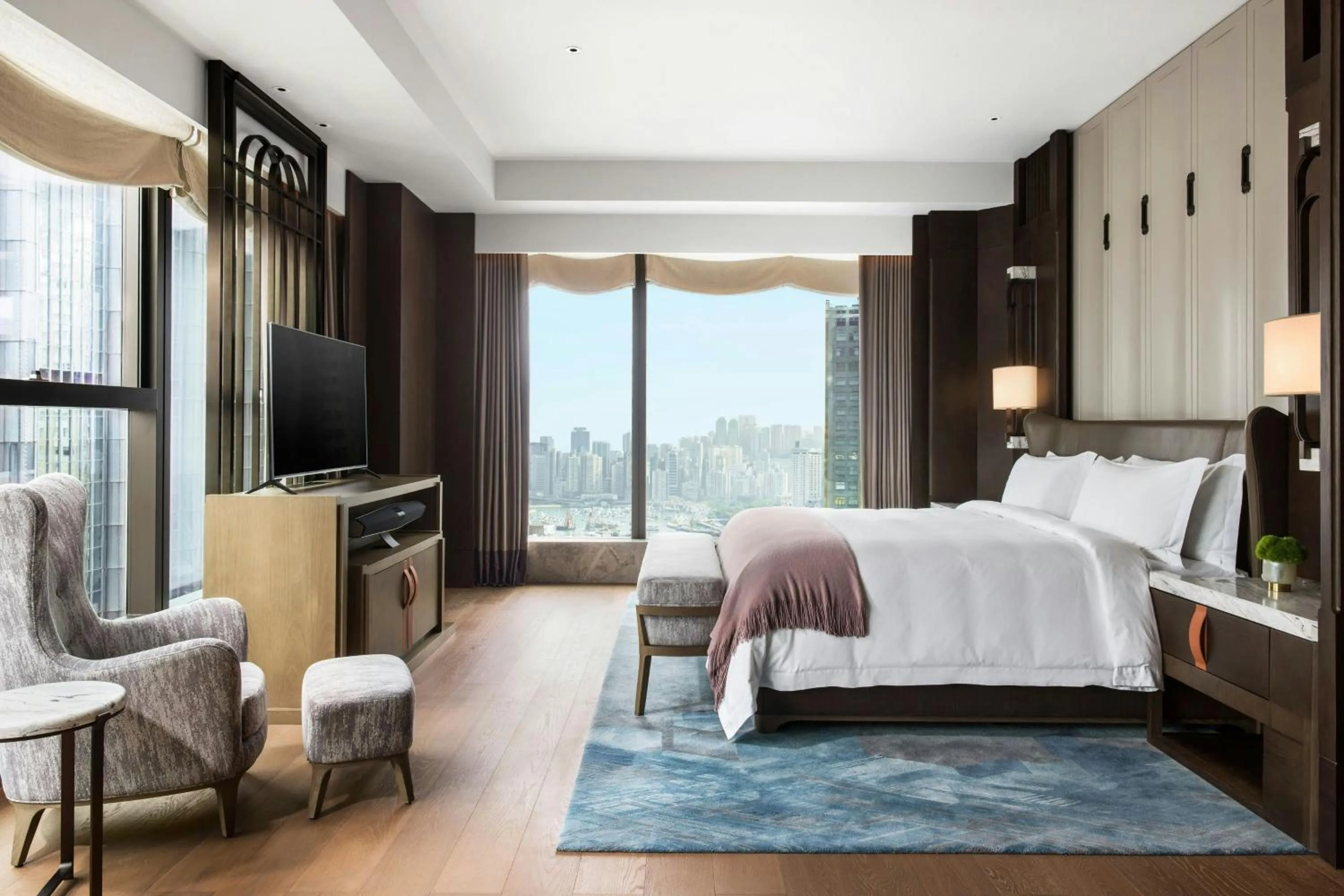 Bedroom, Bed in The St. Regis Hong Kong