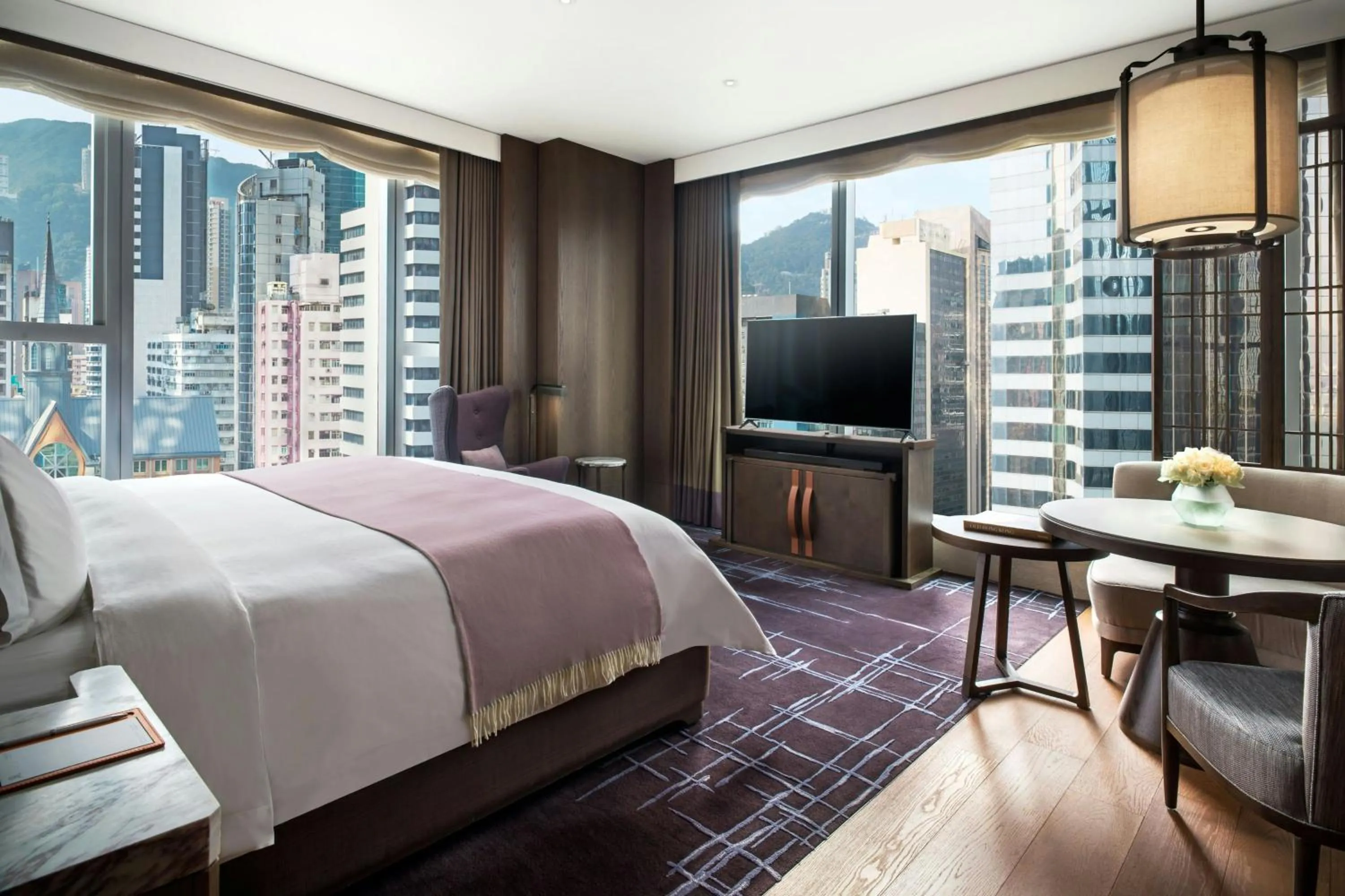 Photo of the whole room, Bed in The St. Regis Hong Kong