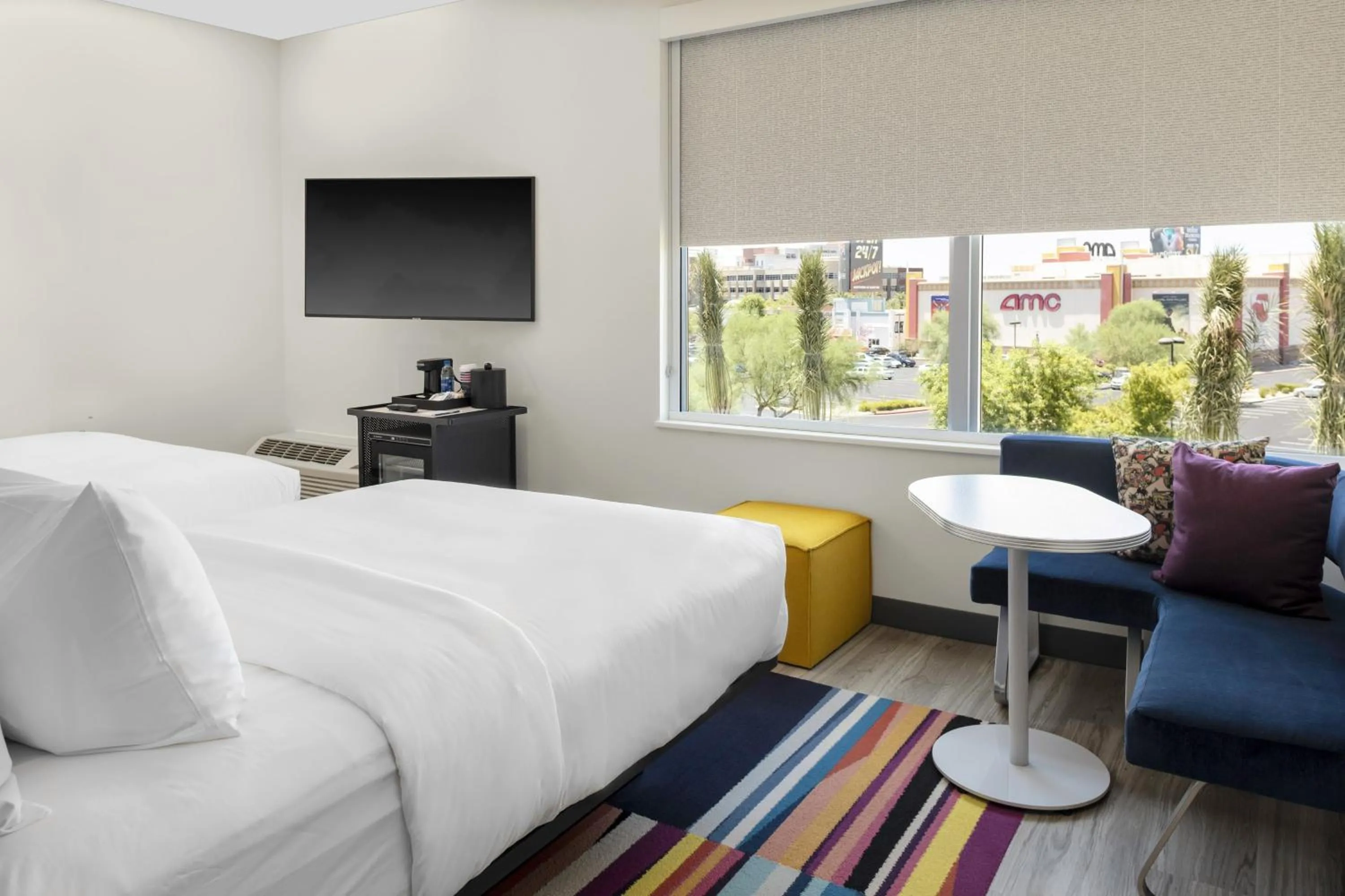 Photo of the whole room, Bed in Aloft Glendale at Westgate