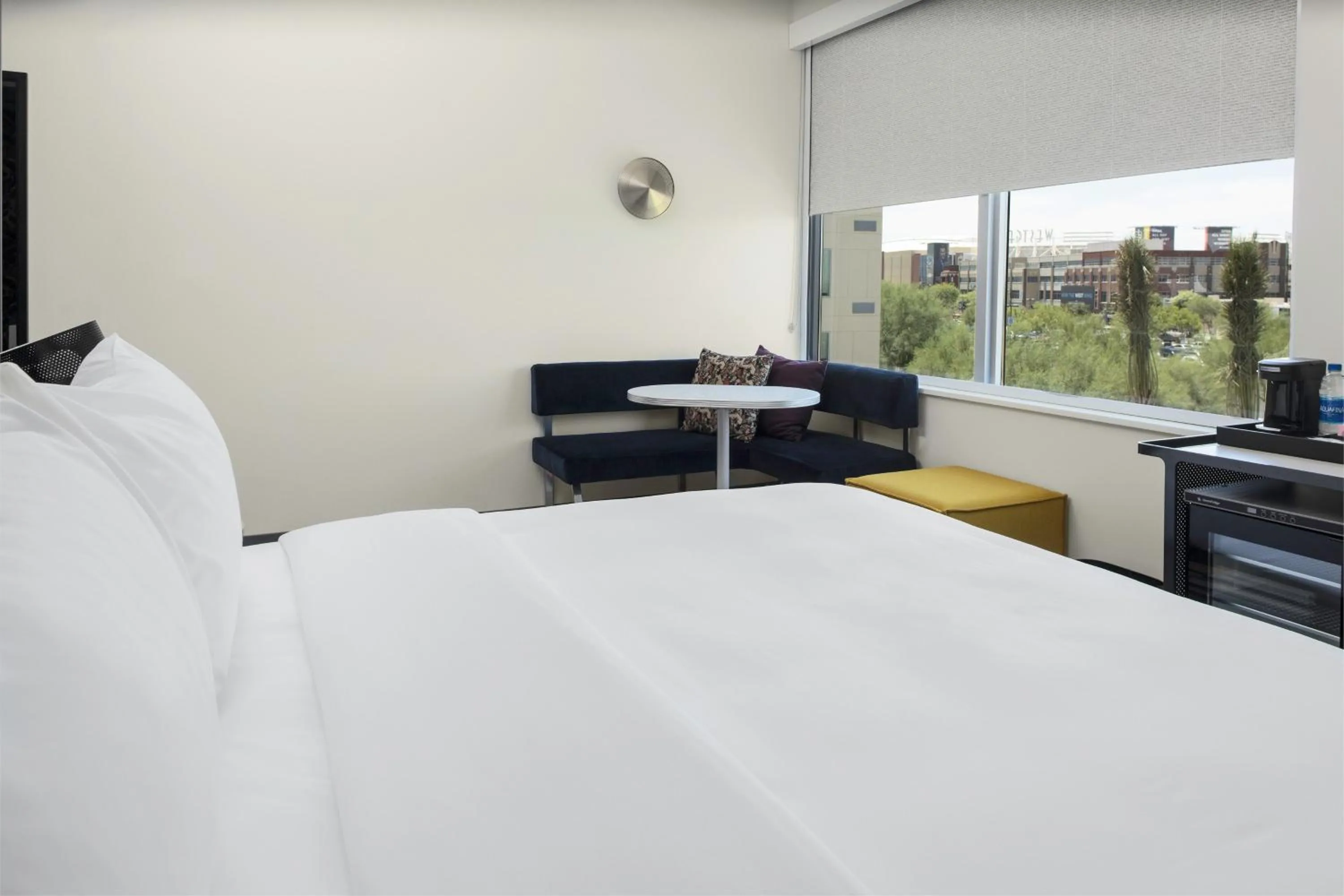 Photo of the whole room, Bed in Aloft Glendale at Westgate