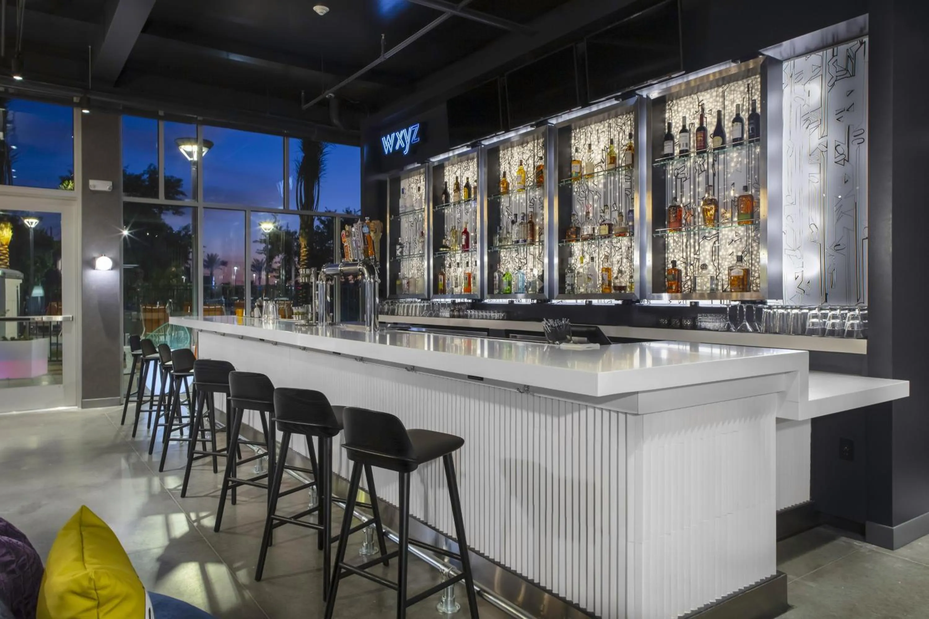 Lounge or bar in Aloft Glendale at Westgate