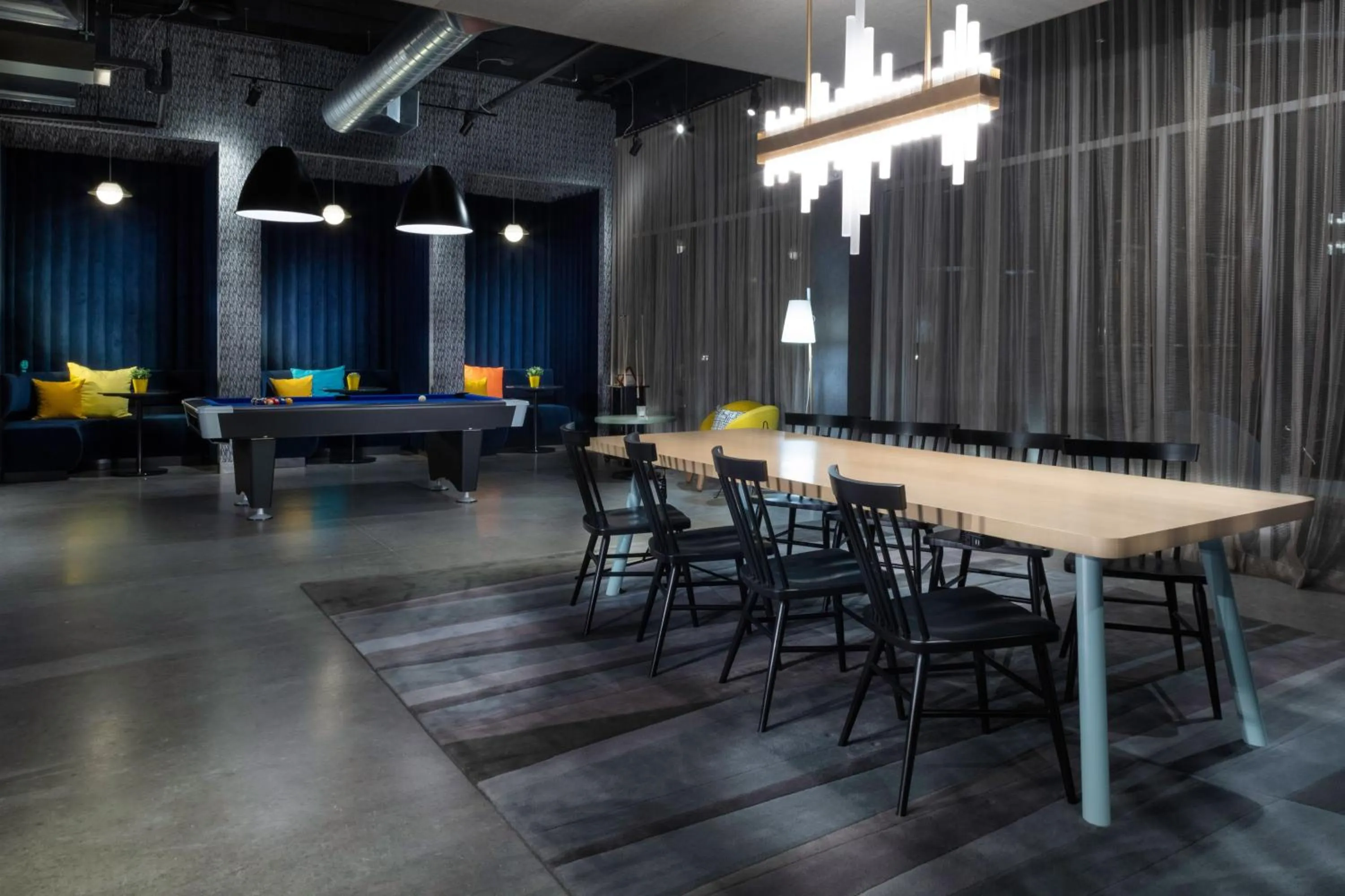 Restaurant/places to eat in Aloft Glendale at Westgate