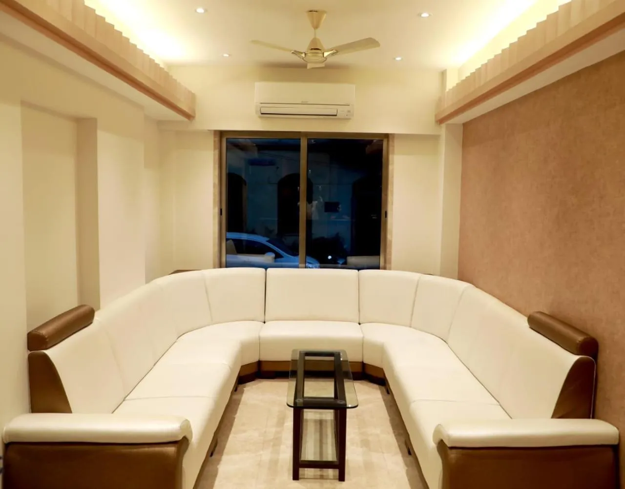 Living room in Hotel Lords, Fort