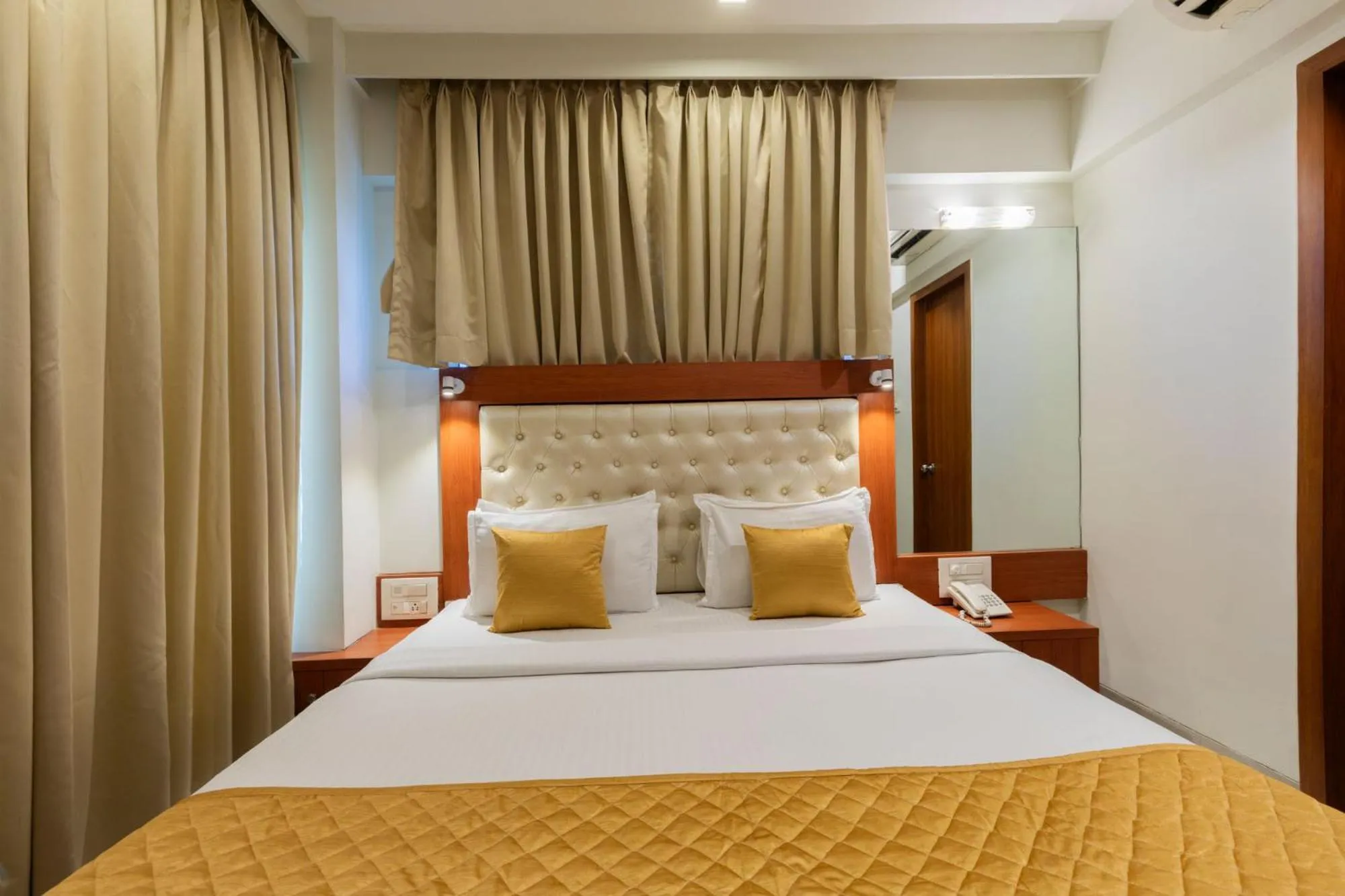 Bed in Hotel Lords, Fort