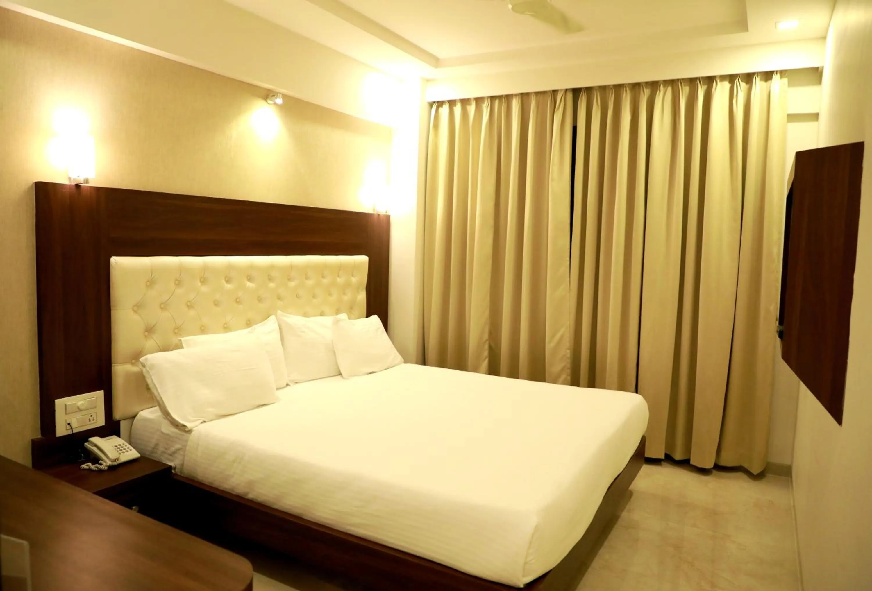 Bed in Hotel Lords, Fort