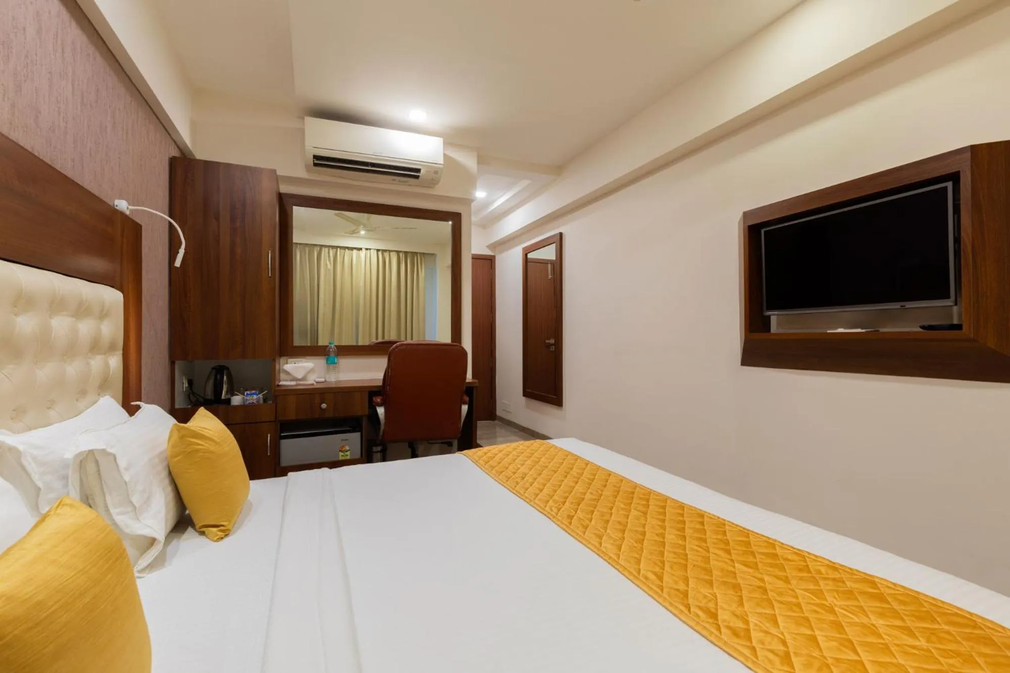 Bed in Hotel Lords, Fort