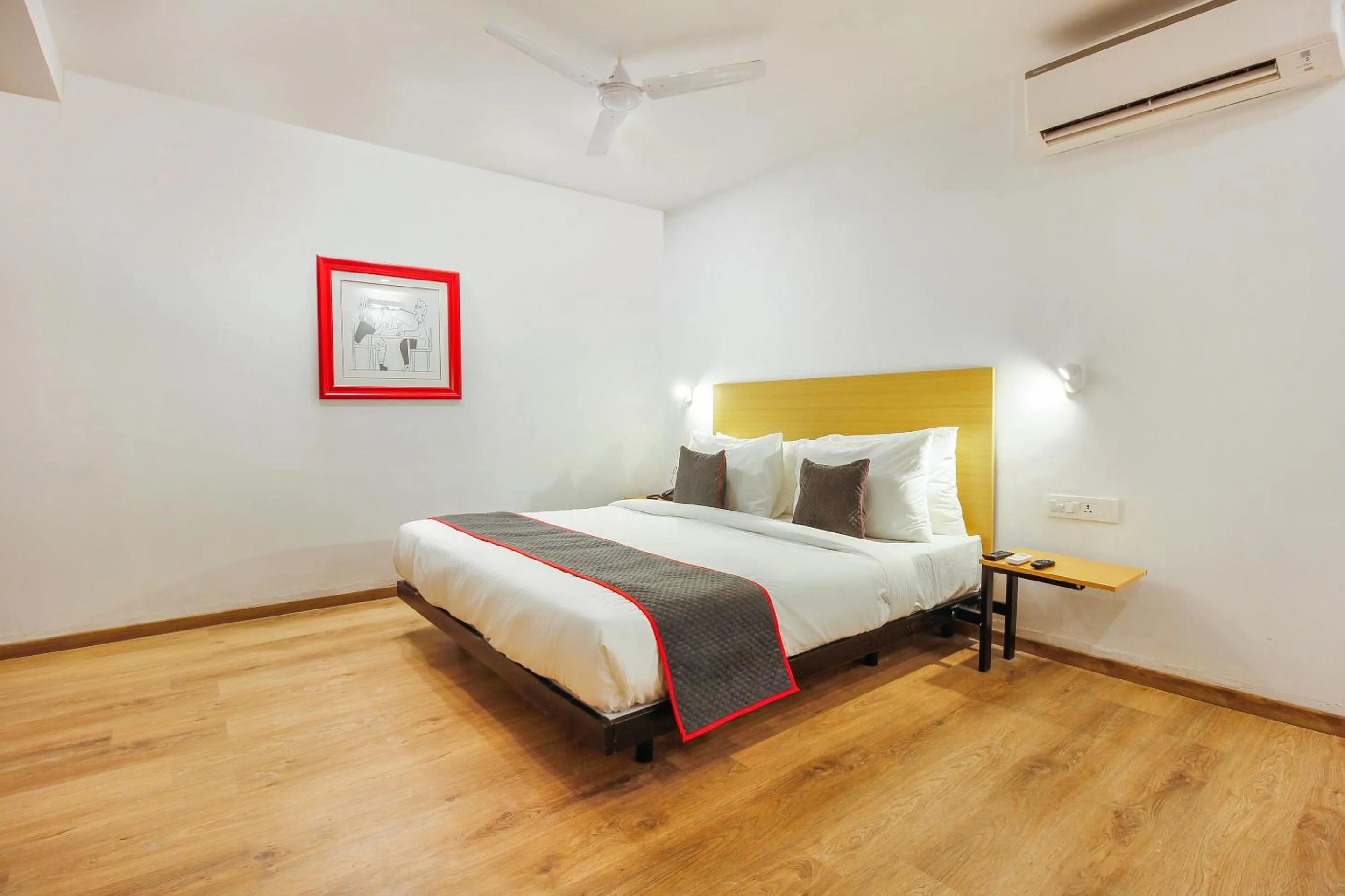 Bedroom, Bed in Super Townhouse RCC Sunrise