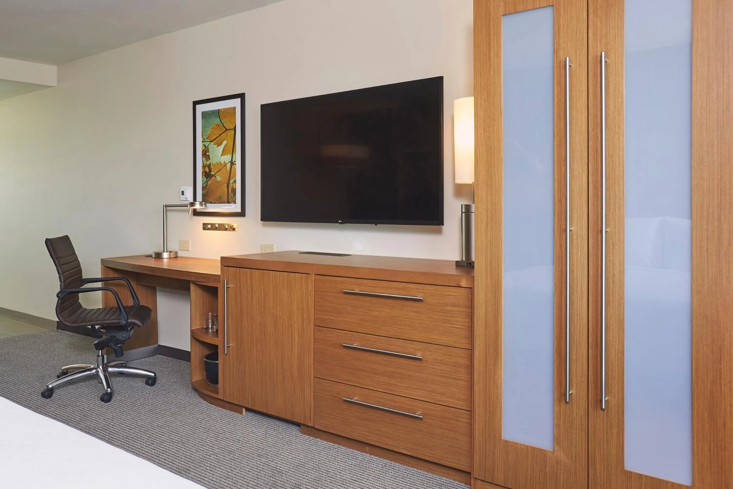 Hyatt Place Toronto Mississauga and Luxe Convention Centre