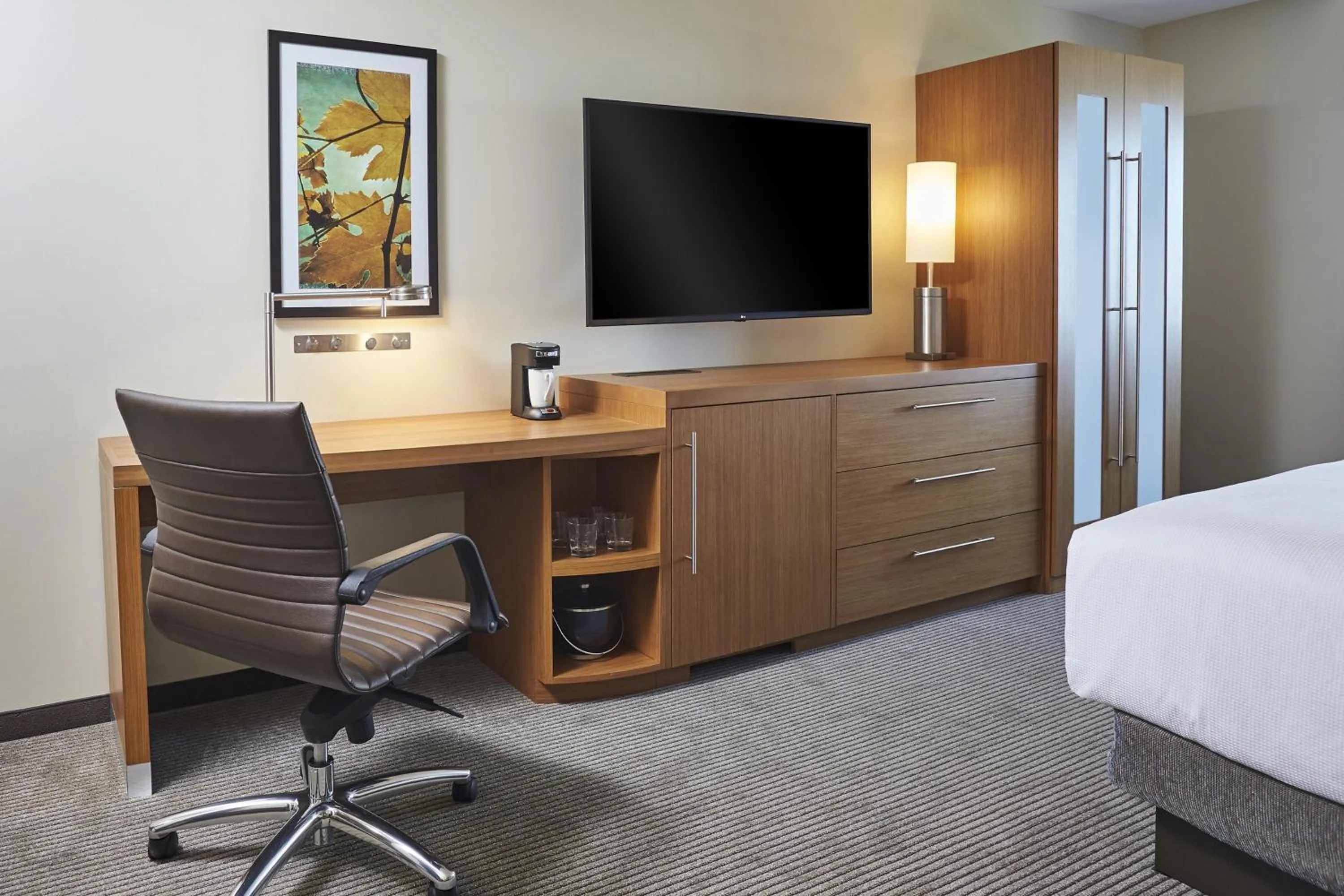 Bedroom, Bed in Hyatt Place Toronto Mississauga and Luxe Convention Centre