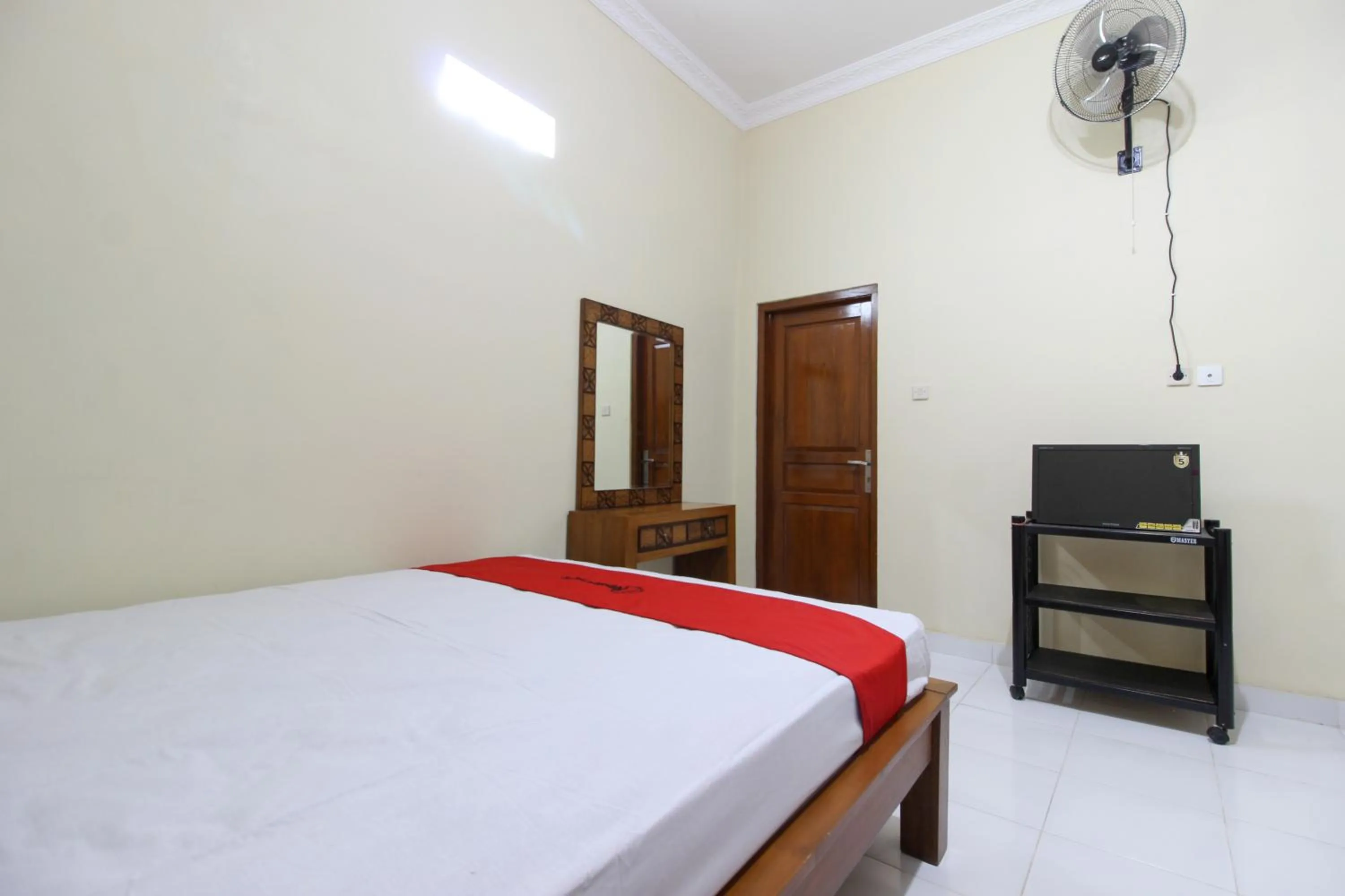 Bedroom, Bed in RedDoorz near Candi Ratu Boko