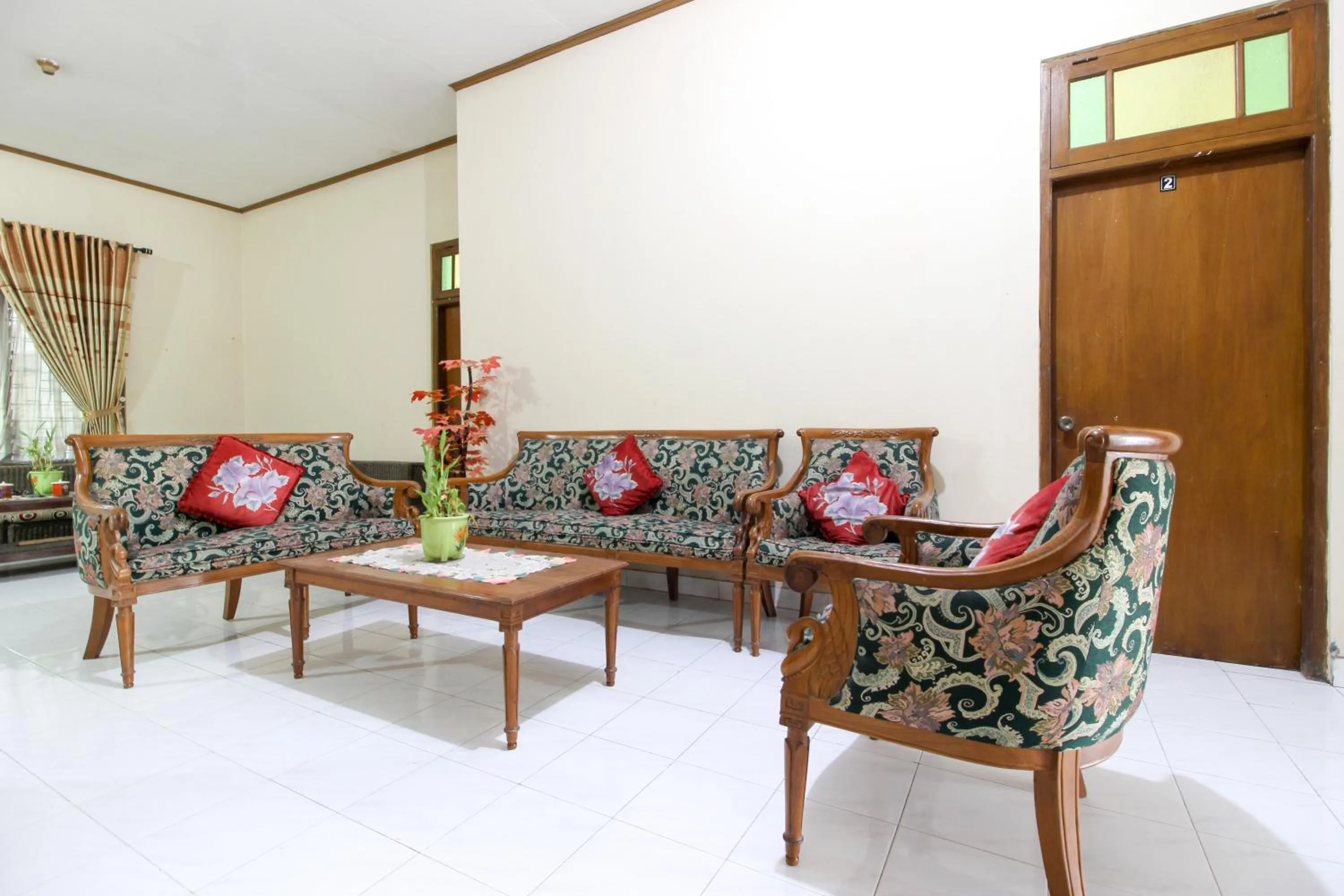 Seating area in RedDoorz near Candi Ratu Boko