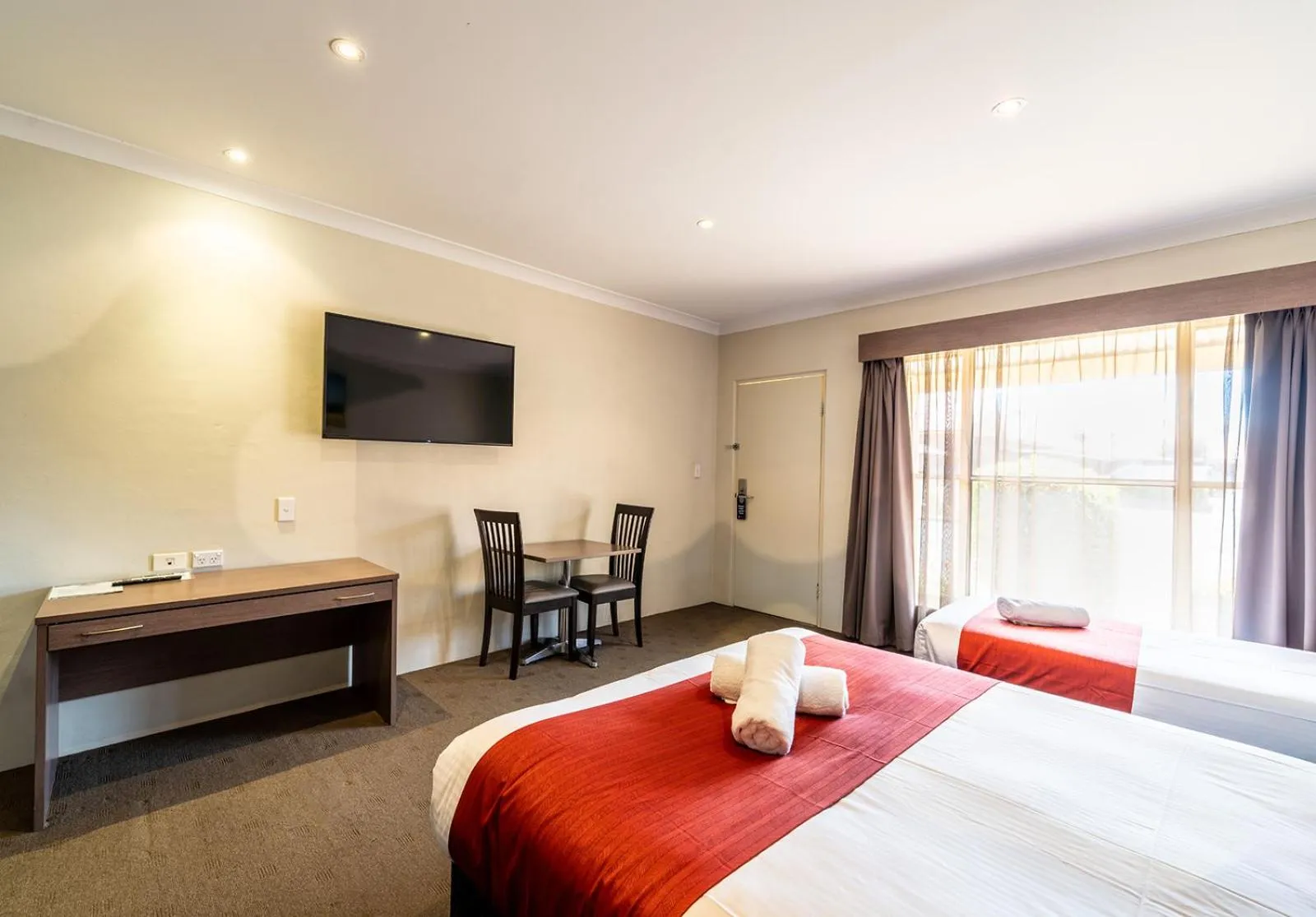 Bedroom, Bed in Parkes International